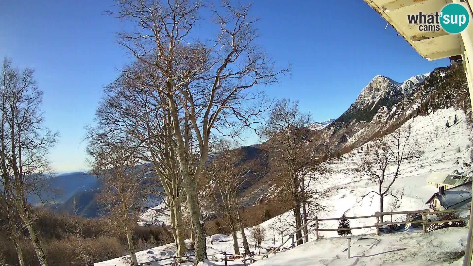 Baita di montagna Planina Razor webcam (1315) | vista su Tolminski Migovec