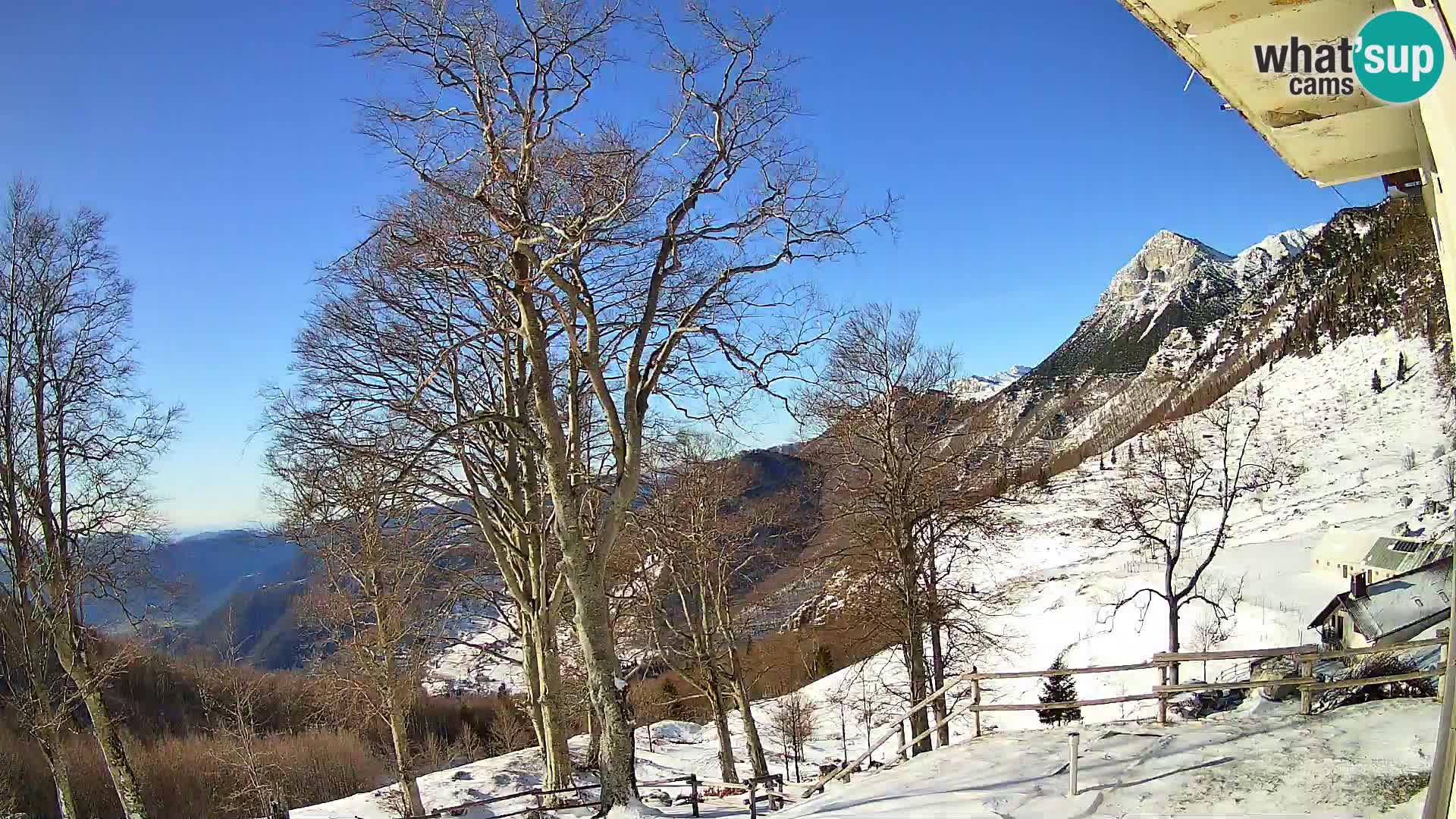 Baita di montagna Planina Razor webcam (1315) | vista su Tolminski Migovec