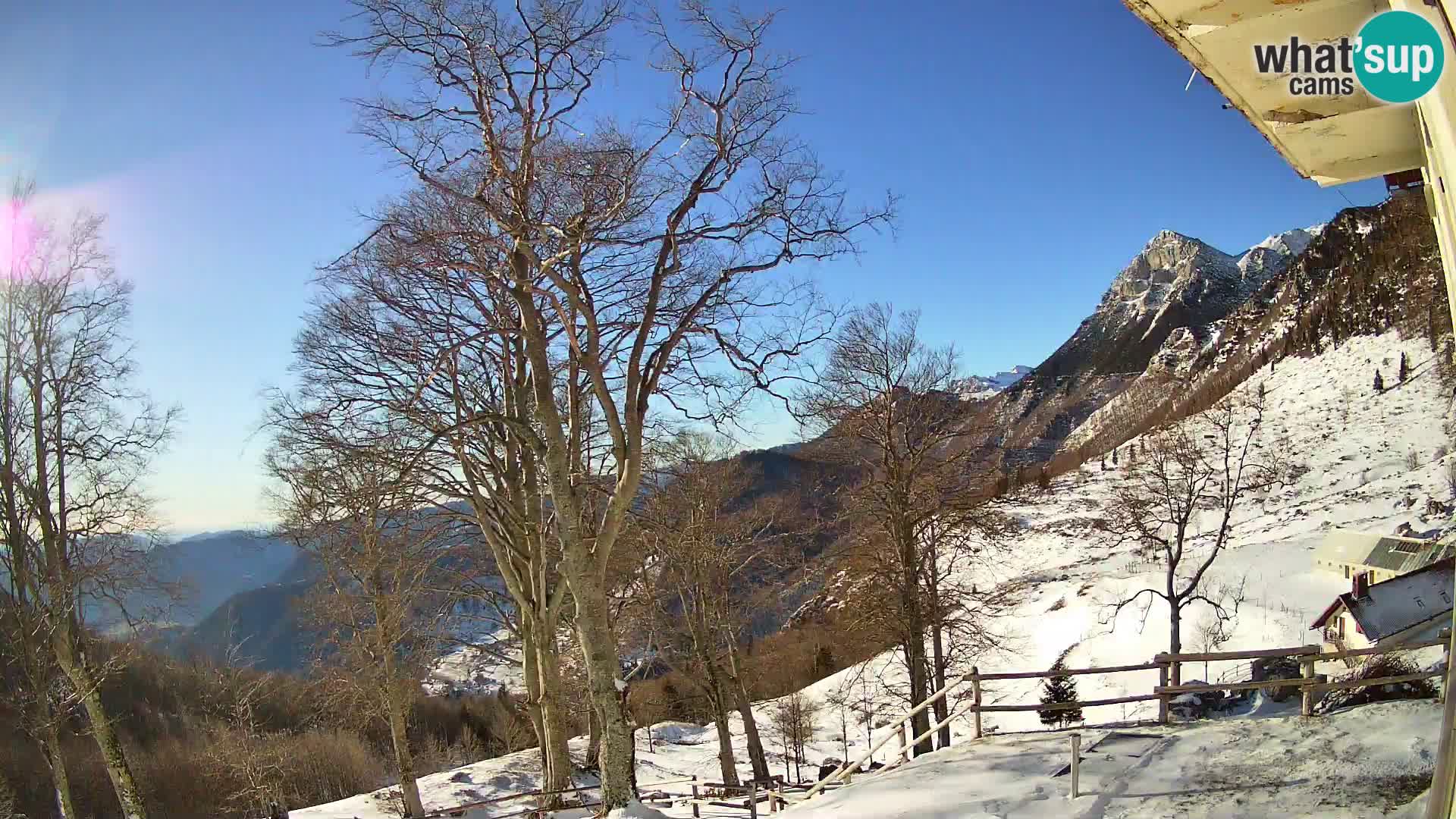 Baita di montagna Planina Razor webcam (1315) | vista su Tolminski Migovec