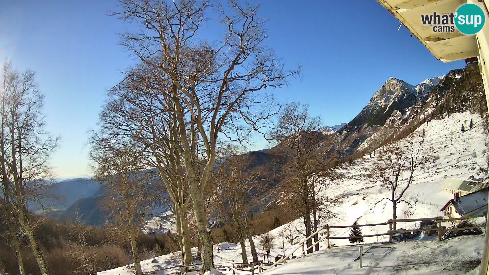 Planina Razor Mountain Hut live cam (1315) | view to Tolminski Migovec