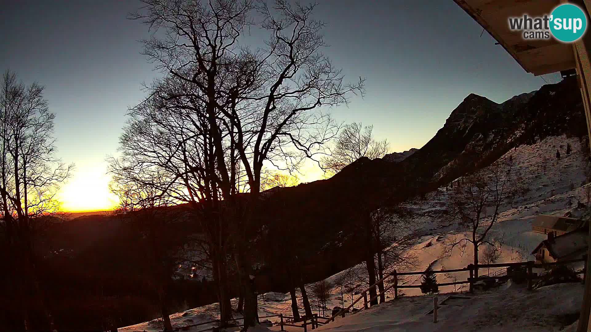 Refuge de la montagne Planina Razor caméra en direct (1315) | vue sur Tolminski Migovec