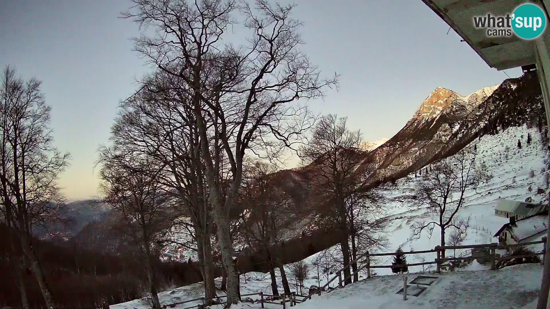 Refuge de la montagne Planina Razor caméra en direct (1315) | vue sur Tolminski Migovec