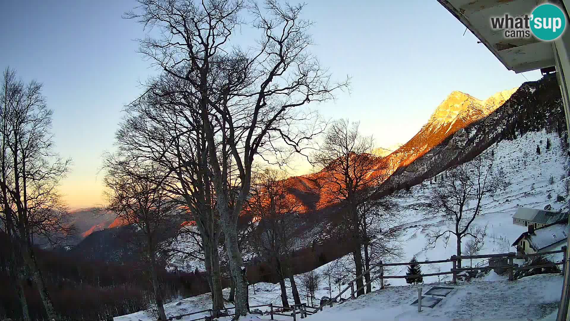 Planina Razor Bergütte Webcam (1315) | Blick auf Tolminski Migovec