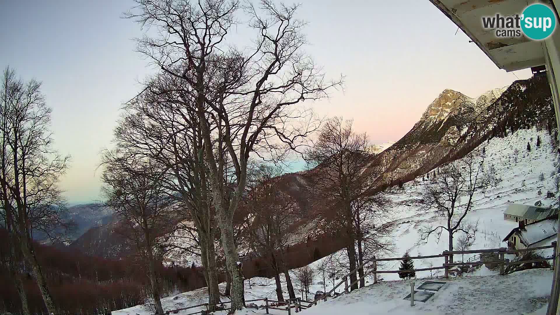 Refuge de la montagne Planina Razor caméra en direct (1315) | vue sur Tolminski Migovec