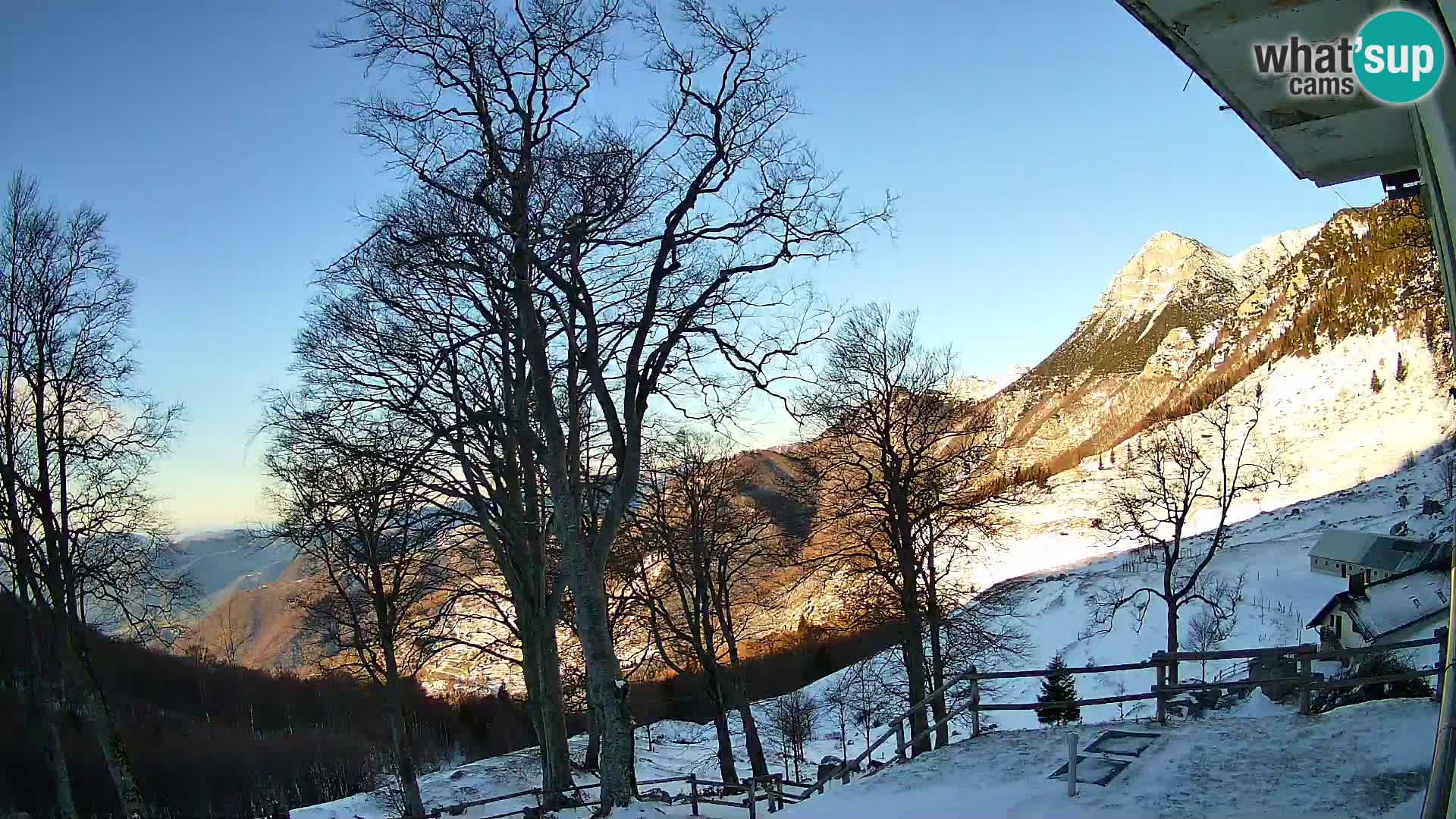 Refuge de la montagne Planina Razor caméra en direct (1315) | vue sur Tolminski Migovec