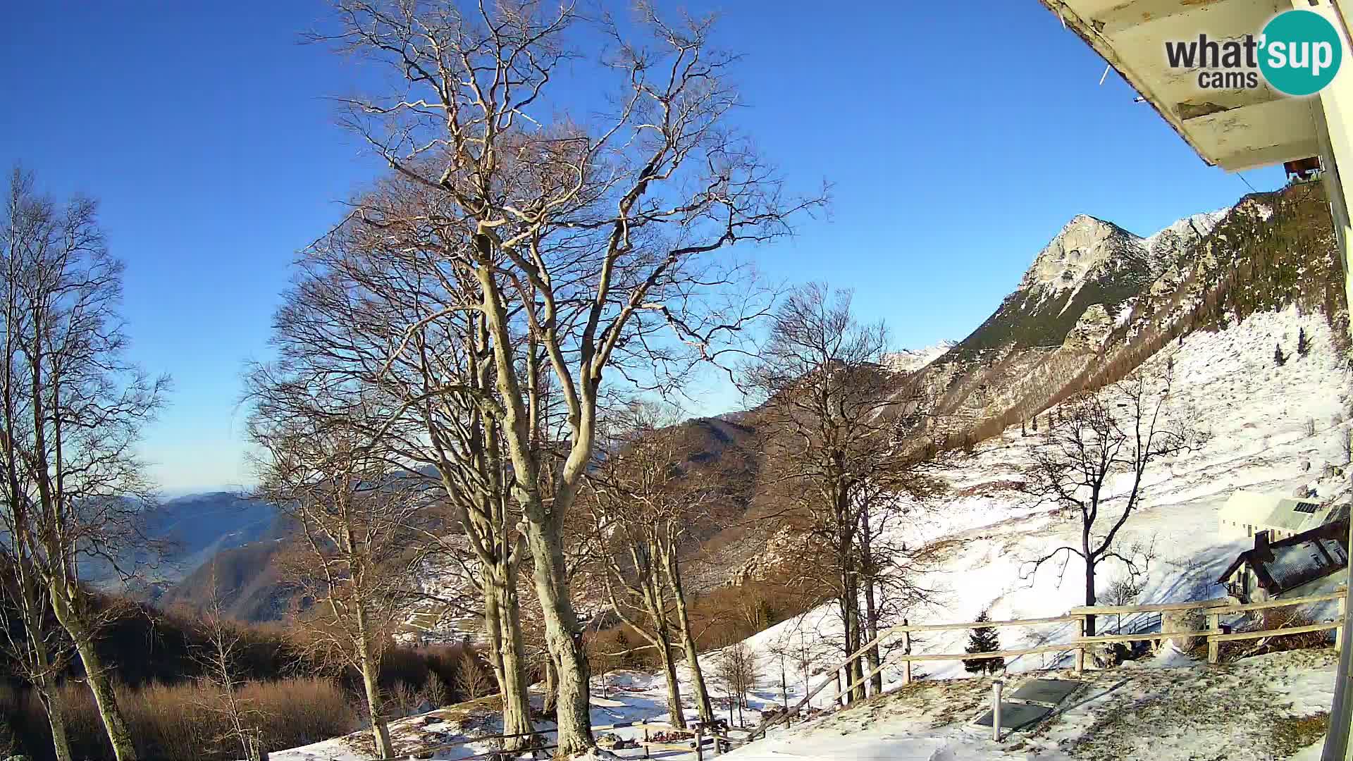 Planina Razor Mountain Hut live cam (1315) | view to Tolminski Migovec