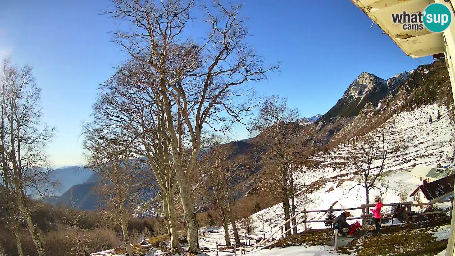 Planina Razor Mountain Hut live cam (1315) | view to Tolminski Migovec