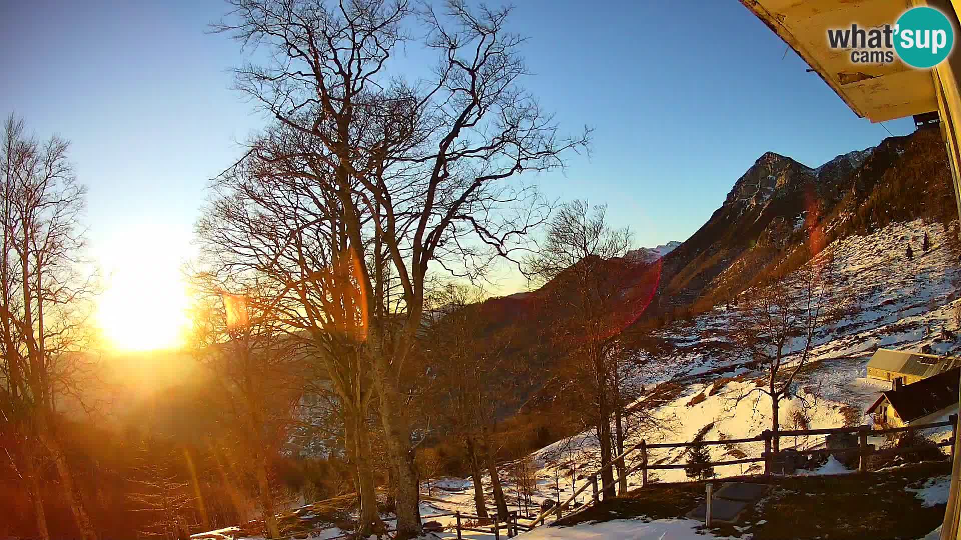 Planina Razor Mountain Hut live cam (1315) | view to Tolminski Migovec