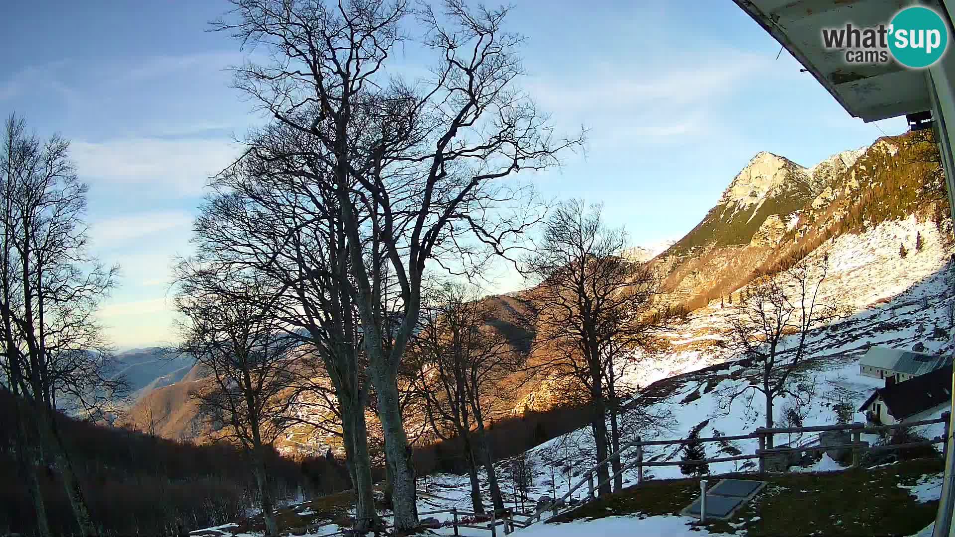 Planina Razor Mountain Hut live cam (1315) | view to Tolminski Migovec