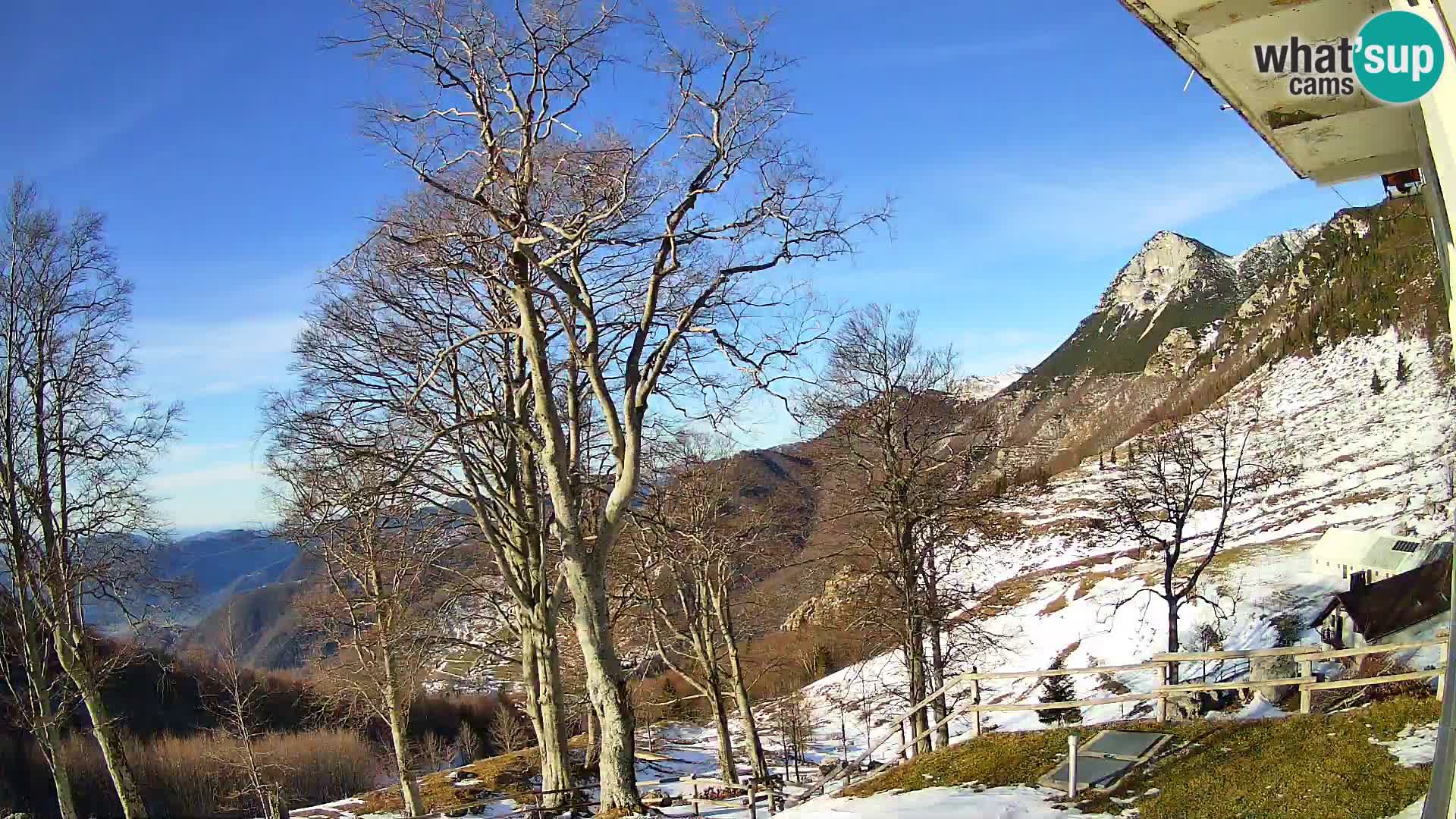 Planina Razor Mountain Hut live cam (1315) | view to Tolminski Migovec