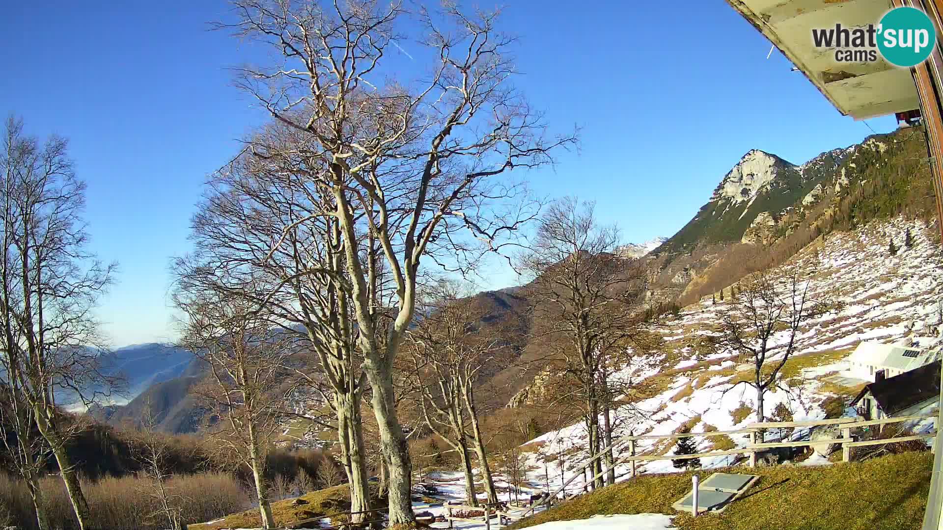 Planina Razor Mountain Hut live cam (1315) | view to Tolminski Migovec