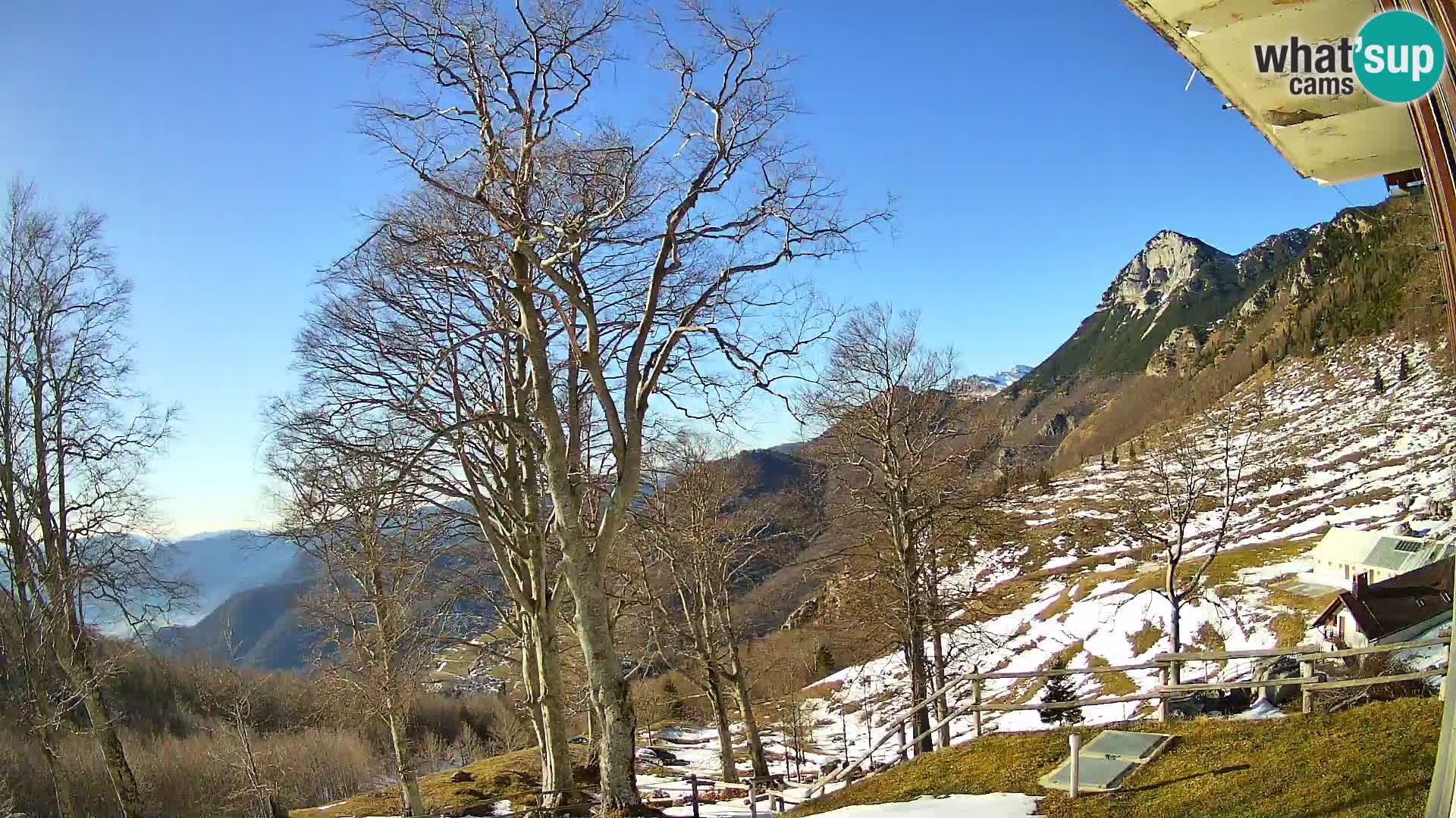 Baita di montagna Planina Razor webcam (1315) | vista su Tolminski Migovec