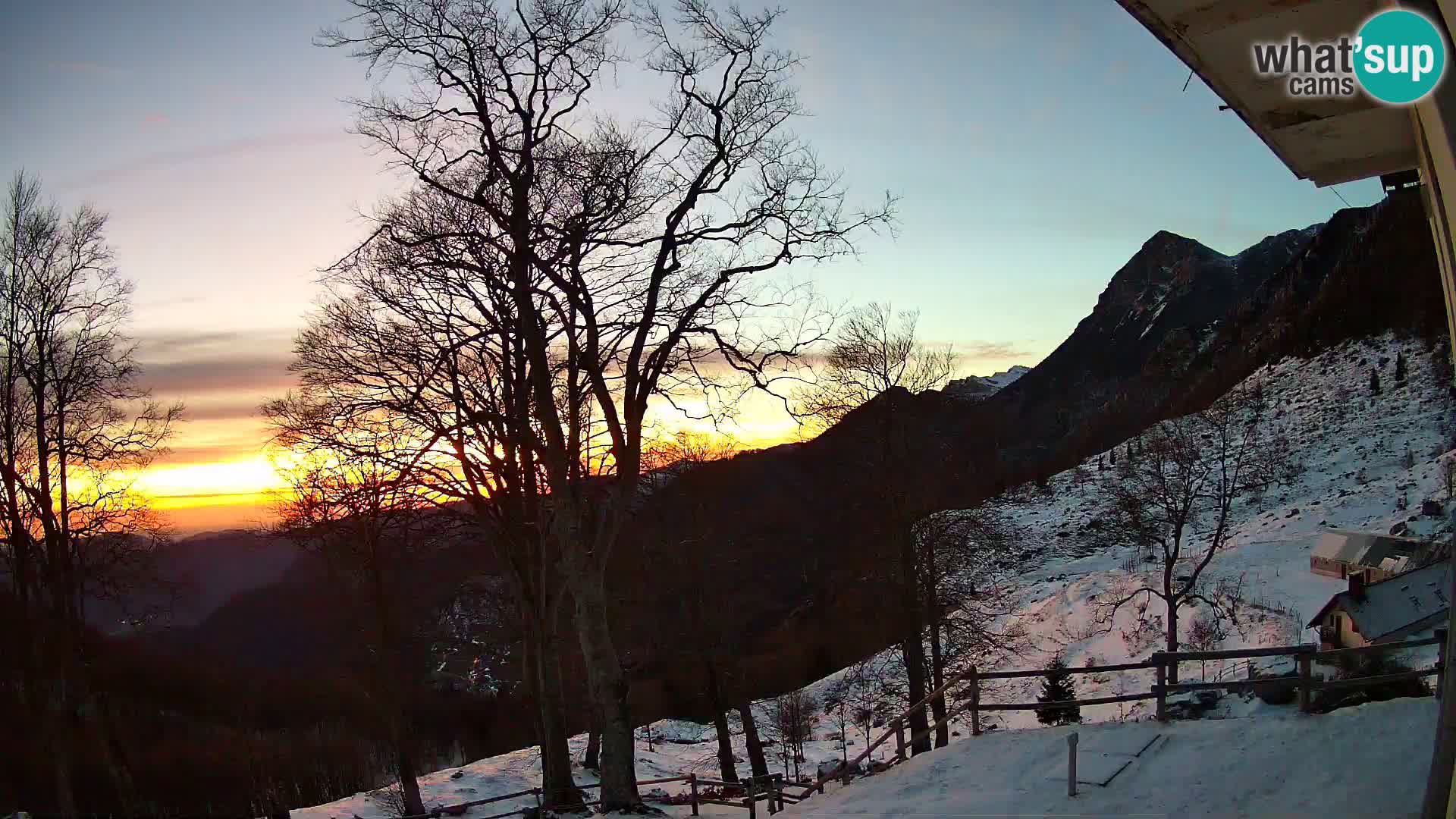 Refuge de la montagne Planina Razor caméra en direct (1315) | vue sur Tolminski Migovec