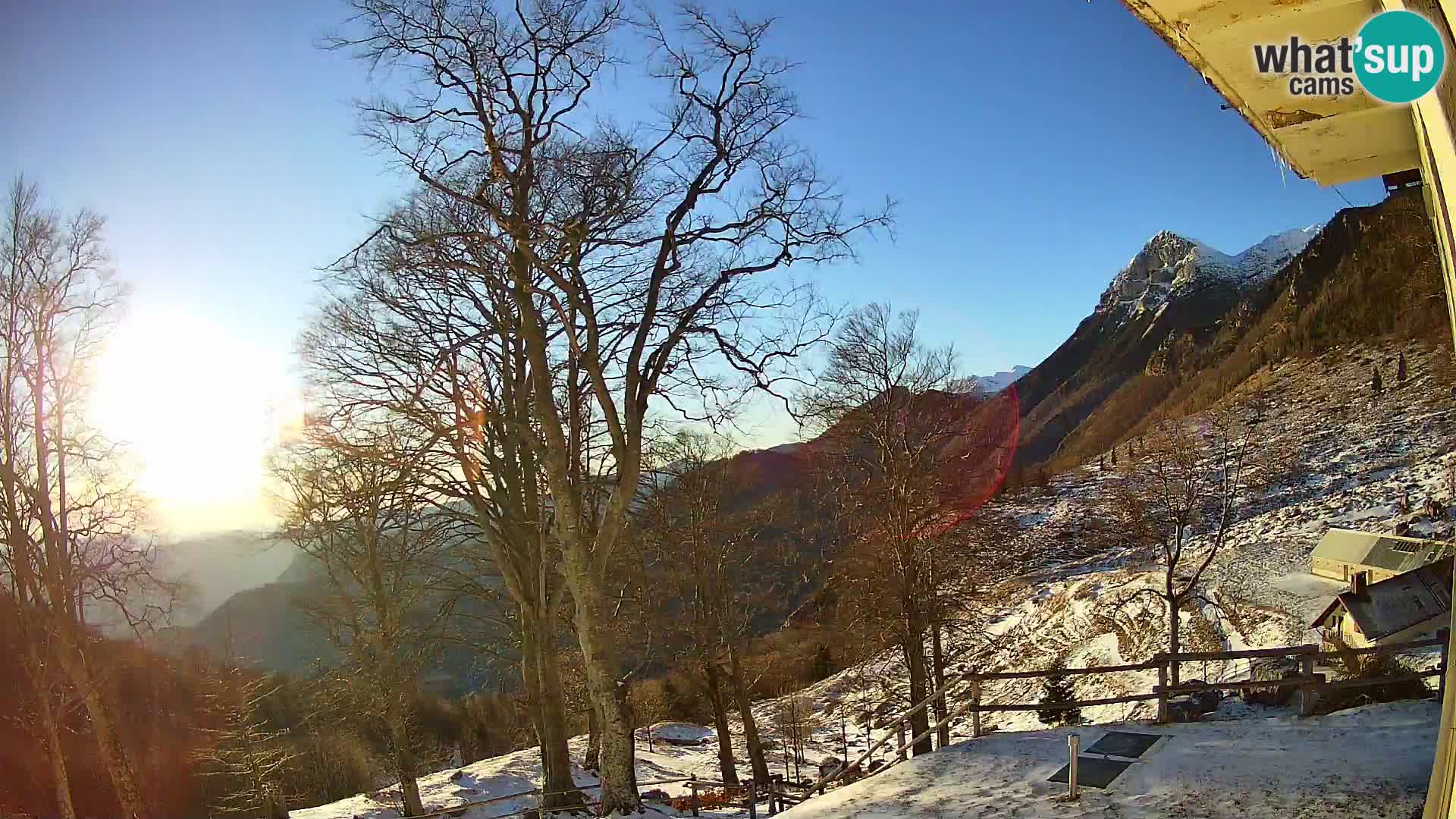 Planina Razor Bergütte Webcam (1315) | Blick auf Tolminski Migovec