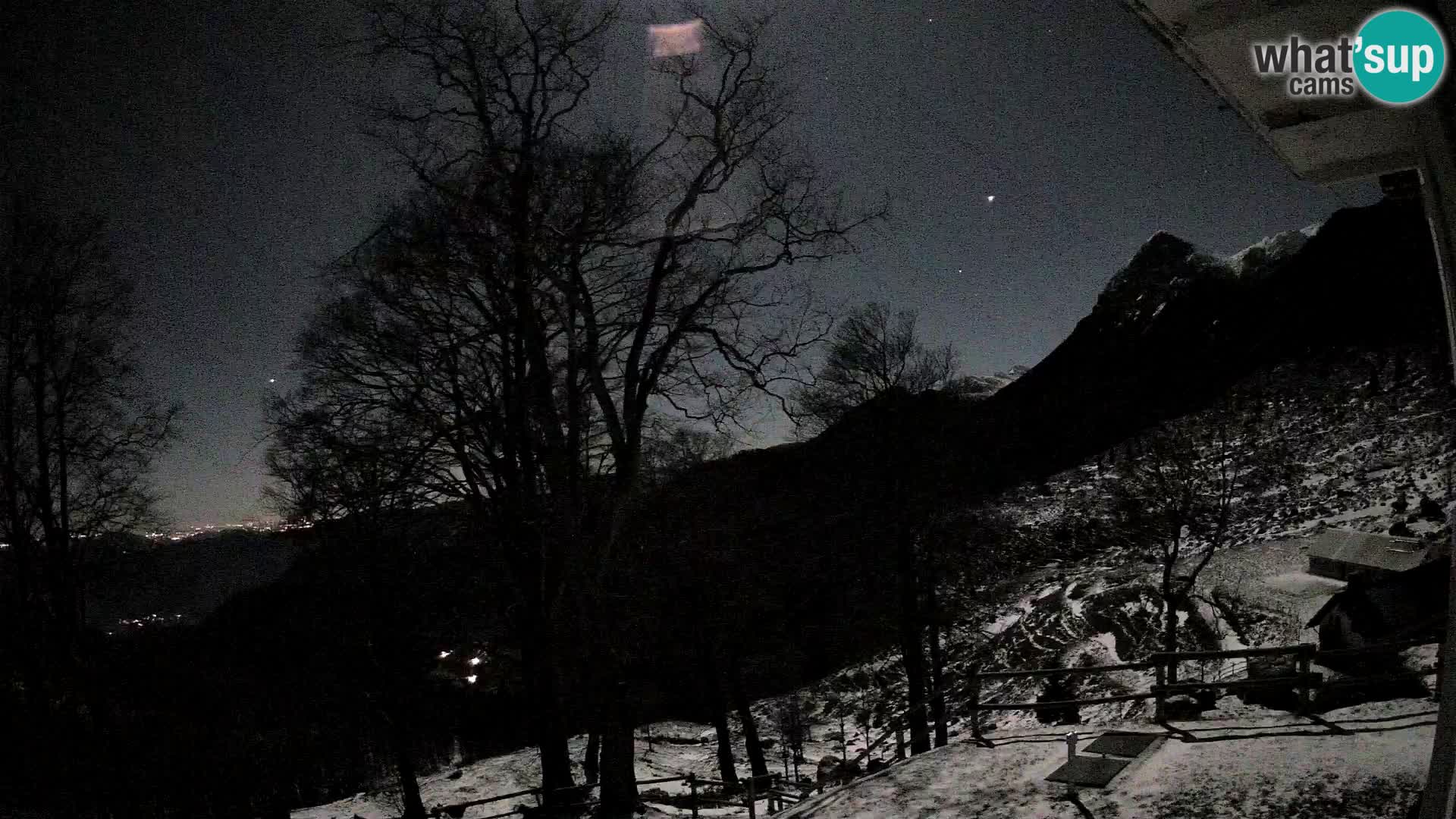 Planina Razor Bergütte Webcam (1315) | Blick auf Tolminski Migovec