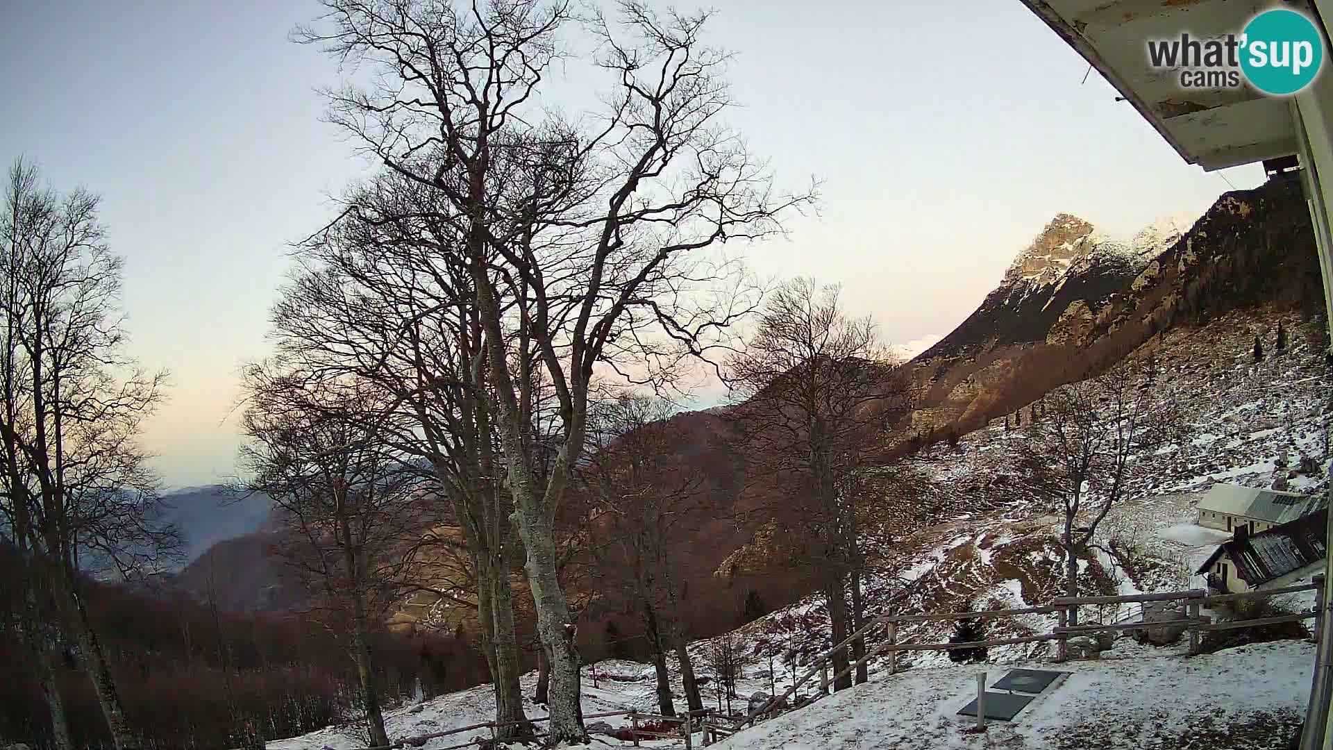 Refuge de la montagne Planina Razor caméra en direct (1315) | vue sur Tolminski Migovec