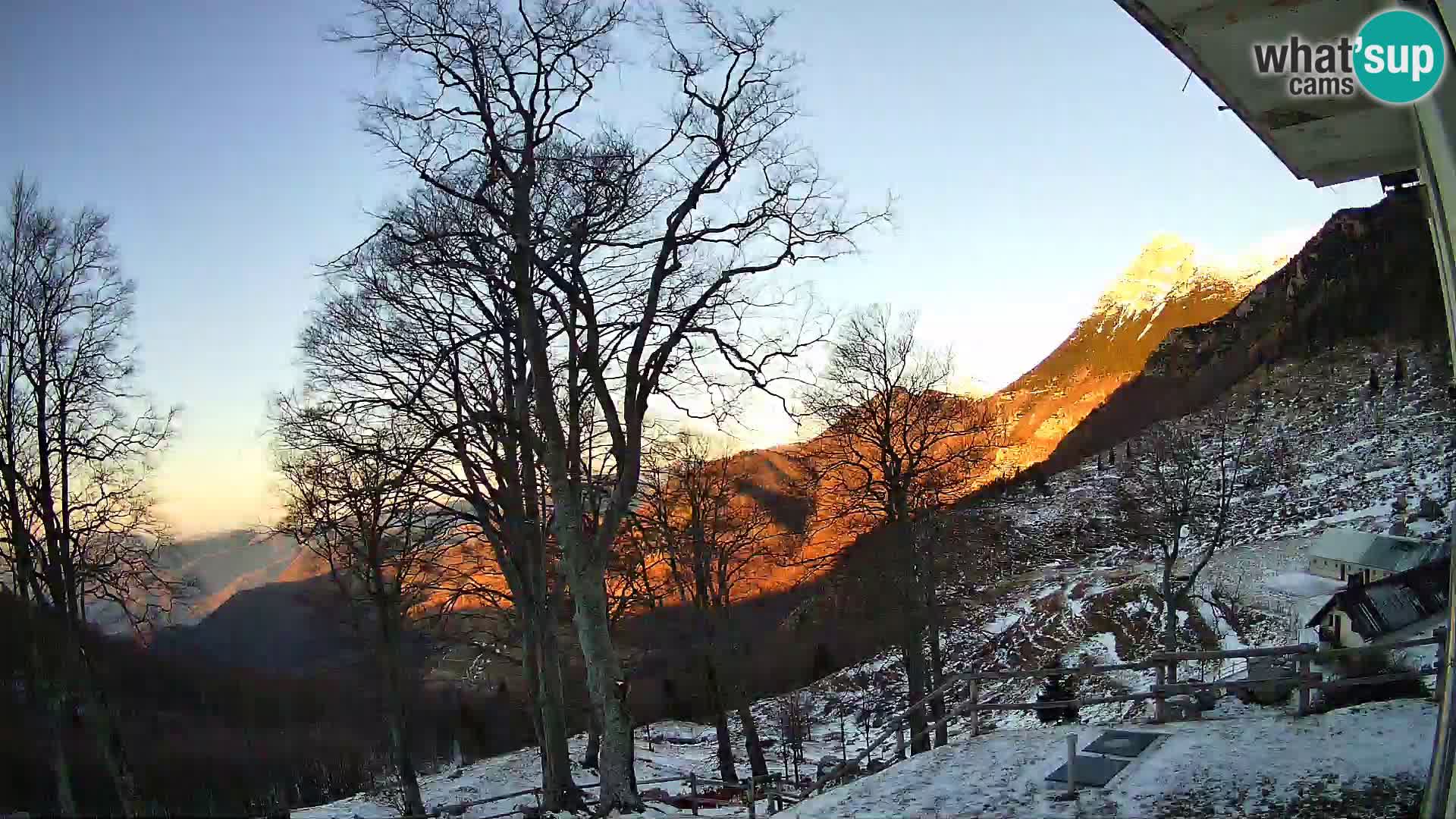 Planina Razor Mountain Hut live cam (1315) | view to Tolminski Migovec