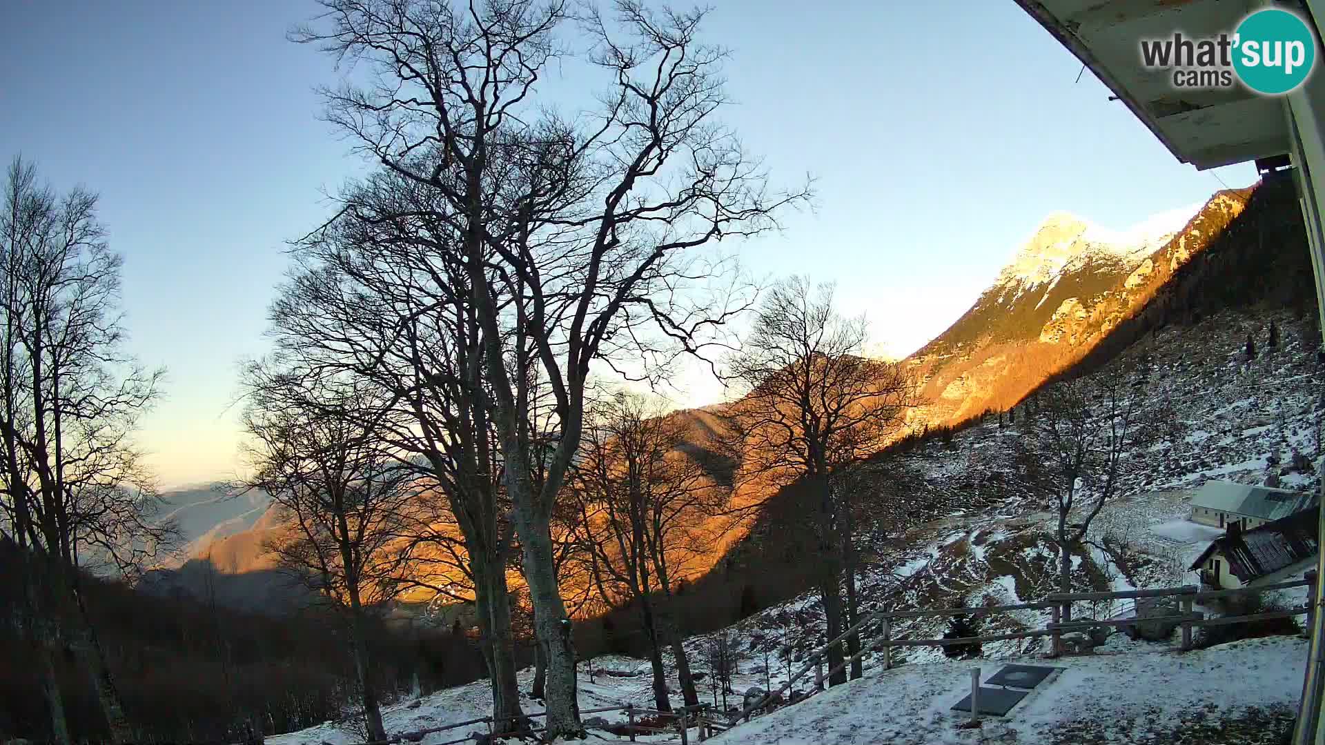 Baita di montagna Planina Razor webcam (1315) | vista su Tolminski Migovec