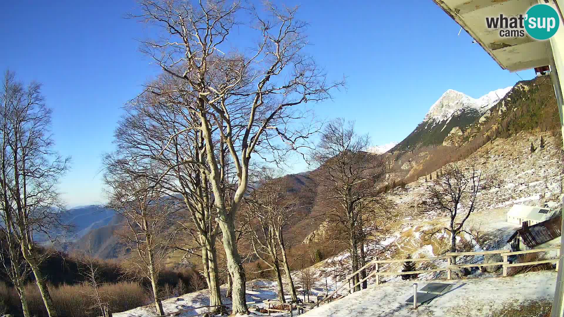 Planina Razor Bergütte Webcam (1315) | Blick auf Tolminski Migovec