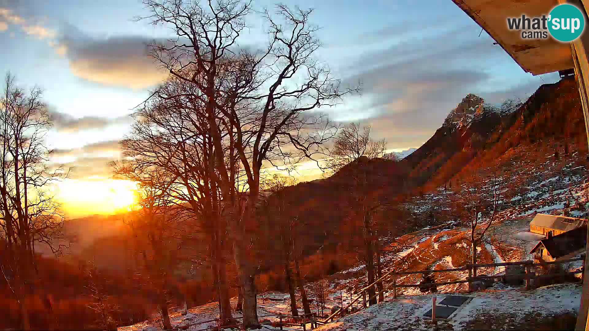 Planina Razor Mountain Hut live cam (1315) | view to Tolminski Migovec