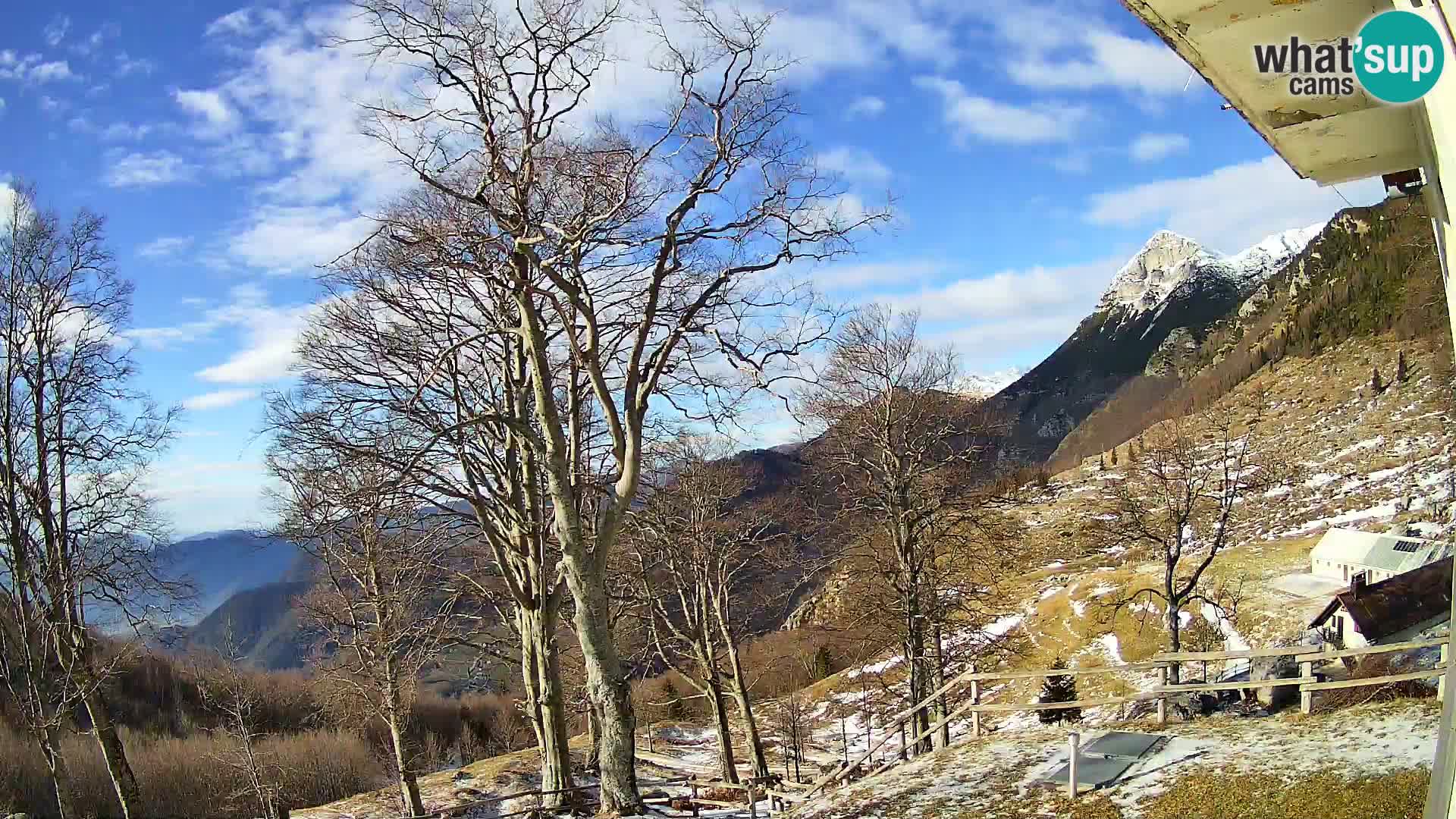 Planina Razor Mountain Hut live cam (1315) | view to Tolminski Migovec