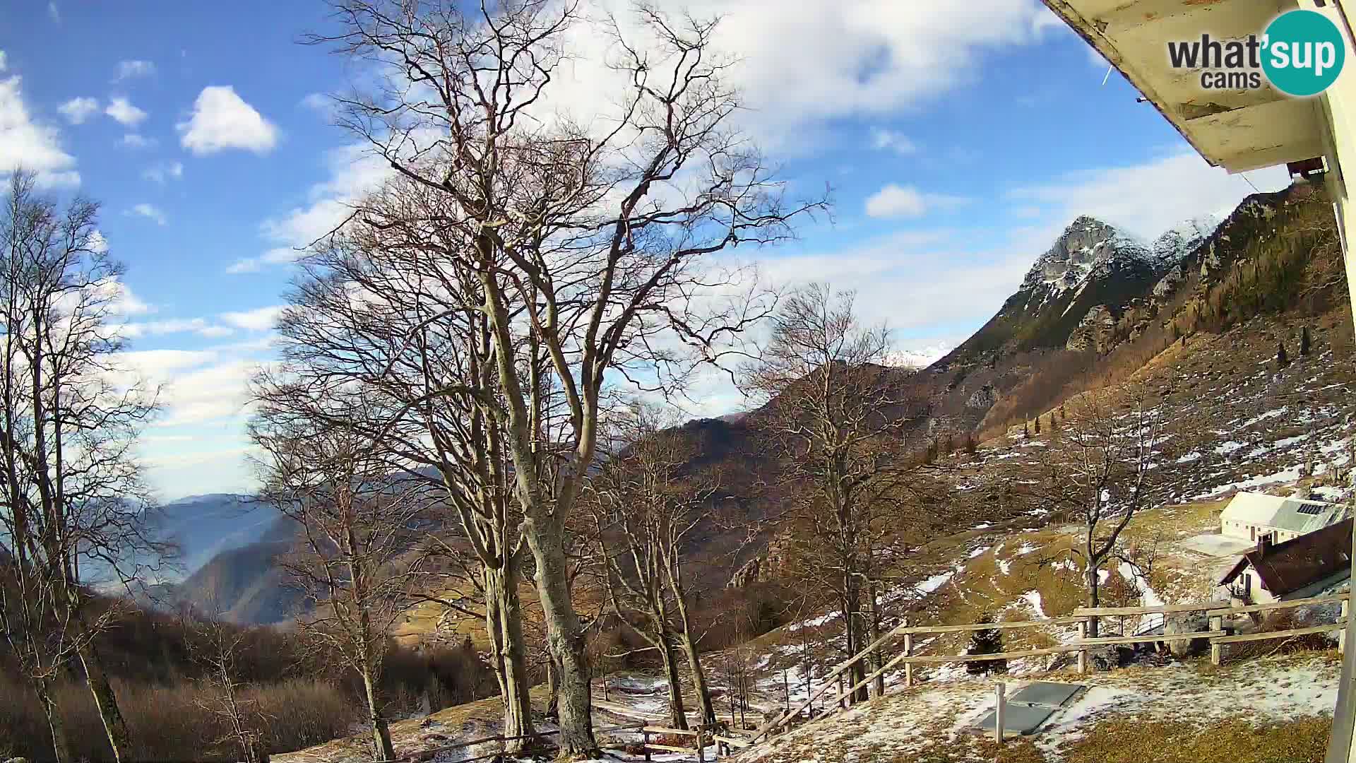 Planina Razor Mountain Hut live cam (1315) | view to Tolminski Migovec