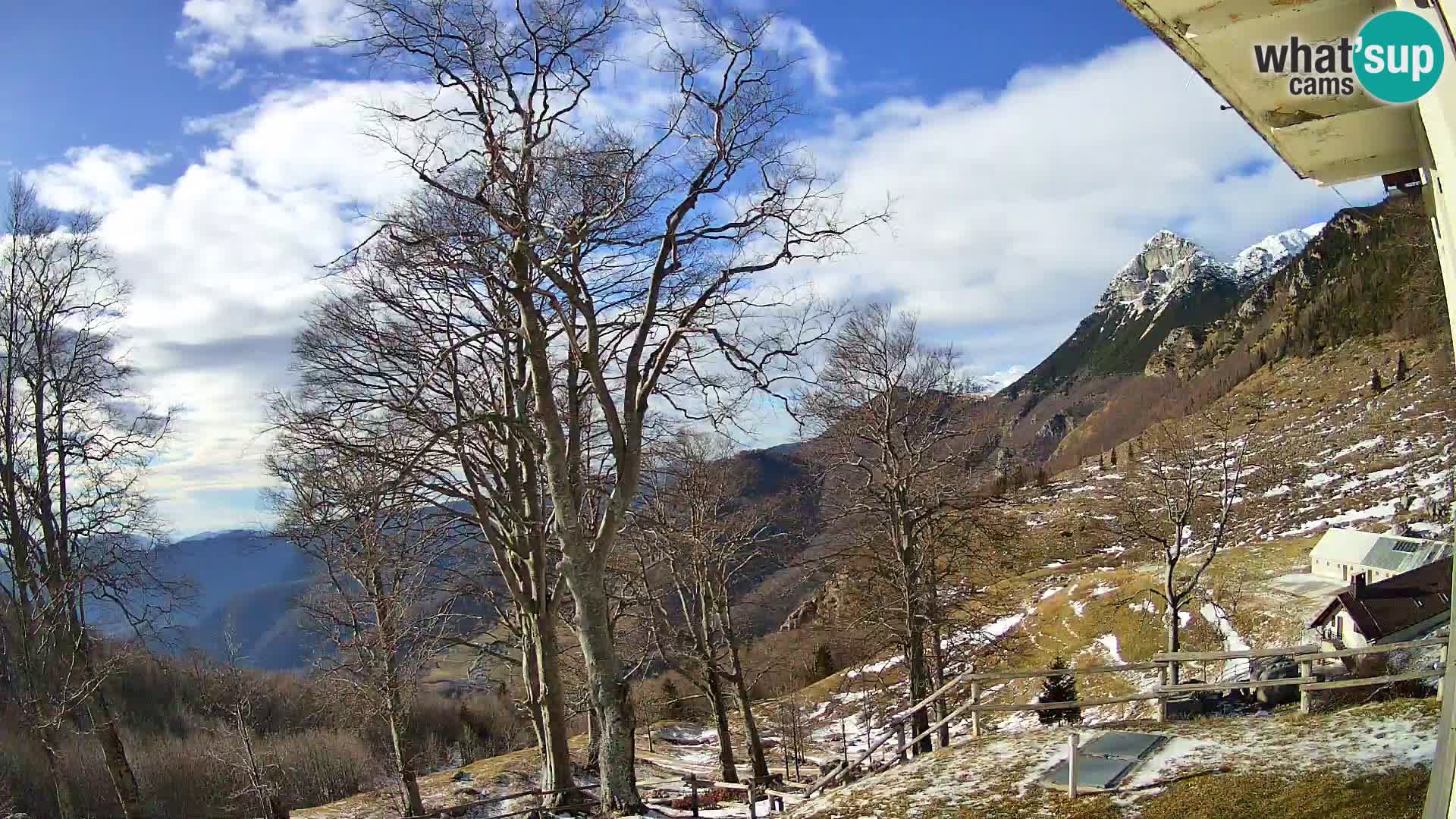 Planina Razor Mountain Hut live cam (1315) | view to Tolminski Migovec