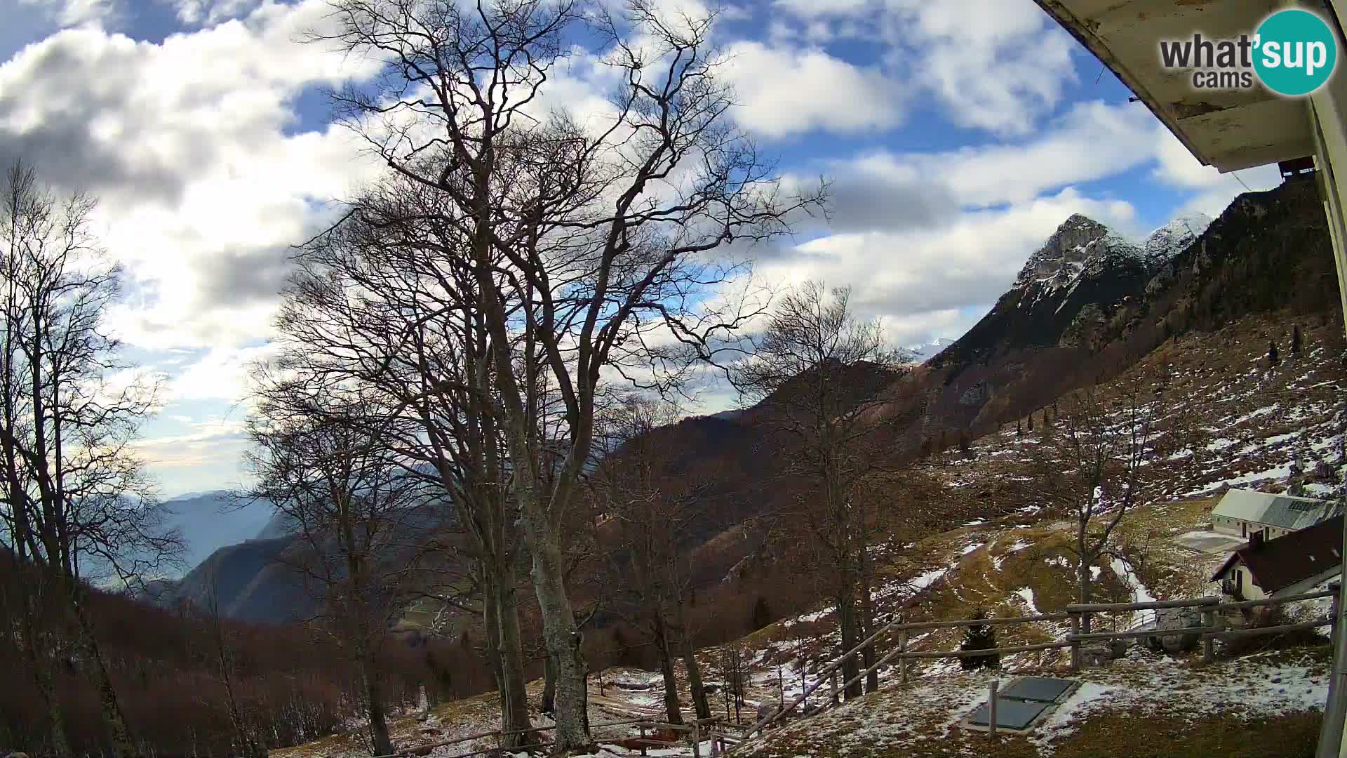 Planina Razor Mountain Hut live cam (1315) | view to Tolminski Migovec