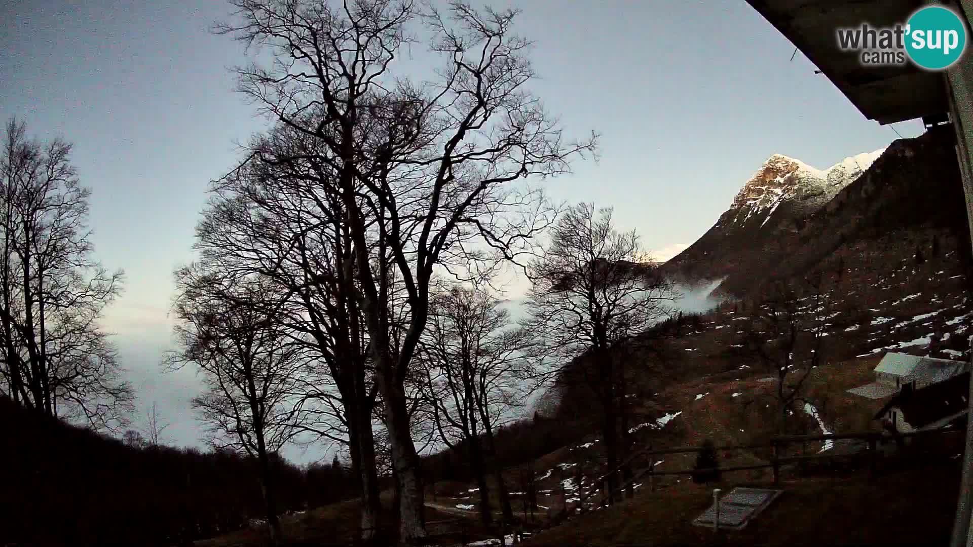 Planina Razor Mountain Hut live cam (1315) | view to Tolminski Migovec