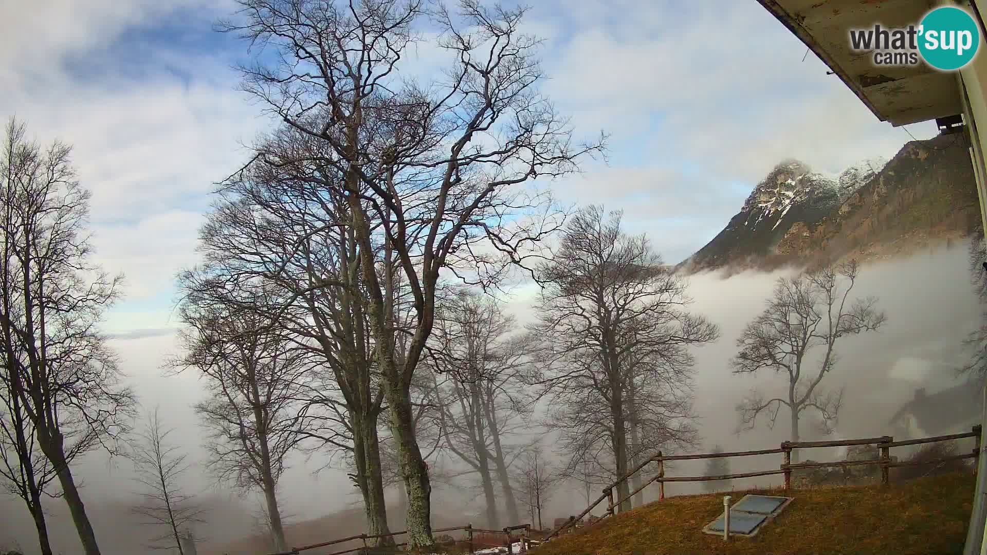 Planina Razor Mountain Hut live cam (1315) | view to Tolminski Migovec