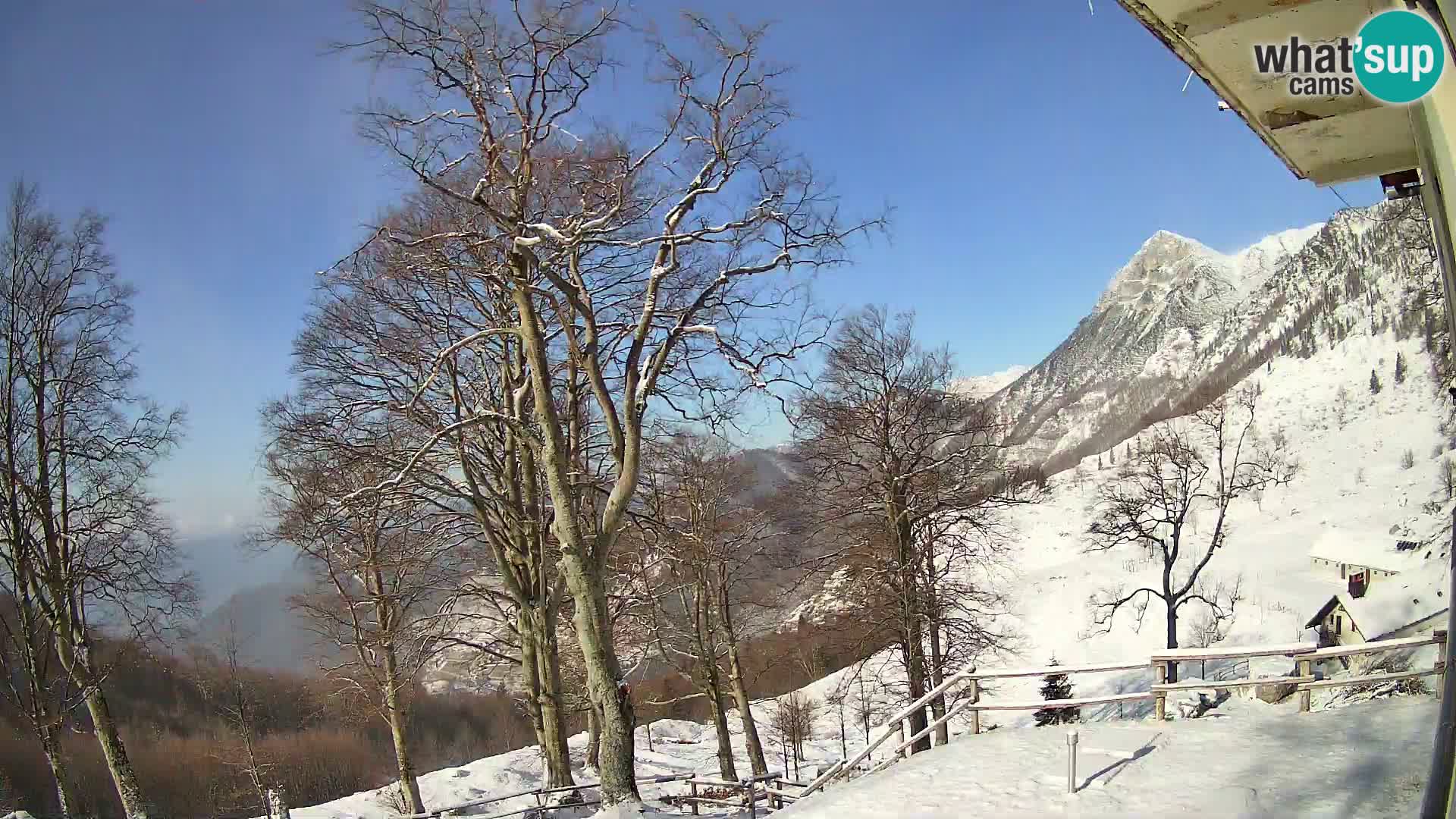 Koča na Planini Razor spletna kamera (1315) | Pogled na Tolminski Migovec