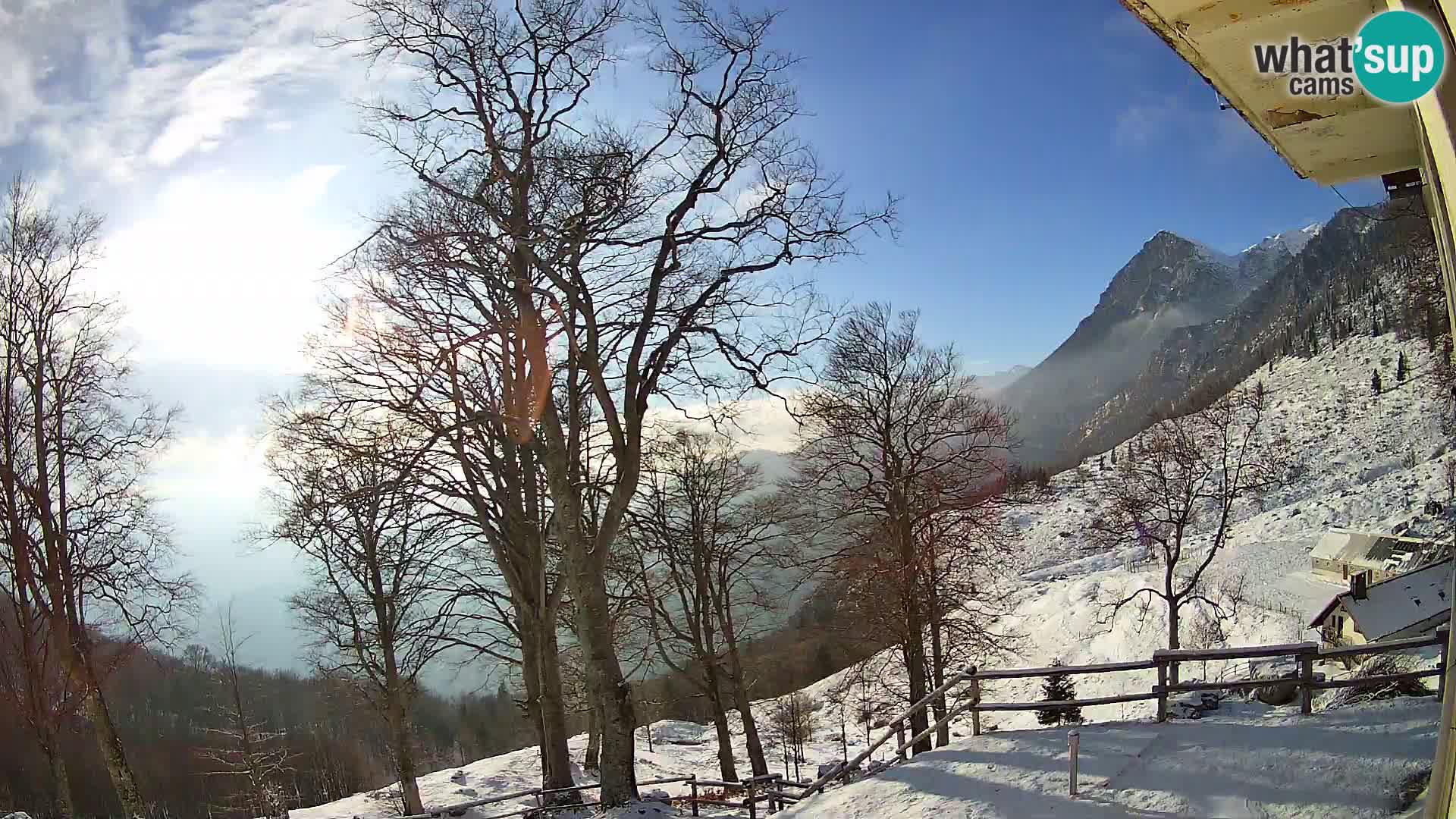 Koča na Planini Razor spletna kamera (1315) | Pogled na Tolminski Migovec