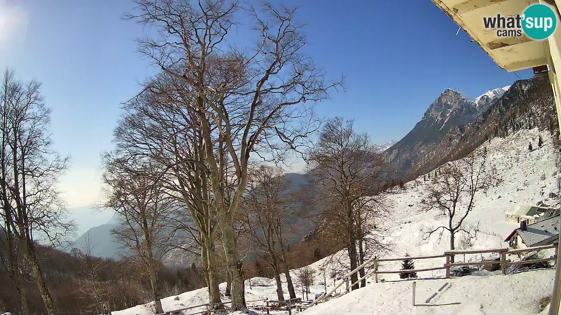 Planina Razor Mountain Hut live cam (1315) | view to Tolminski Migovec