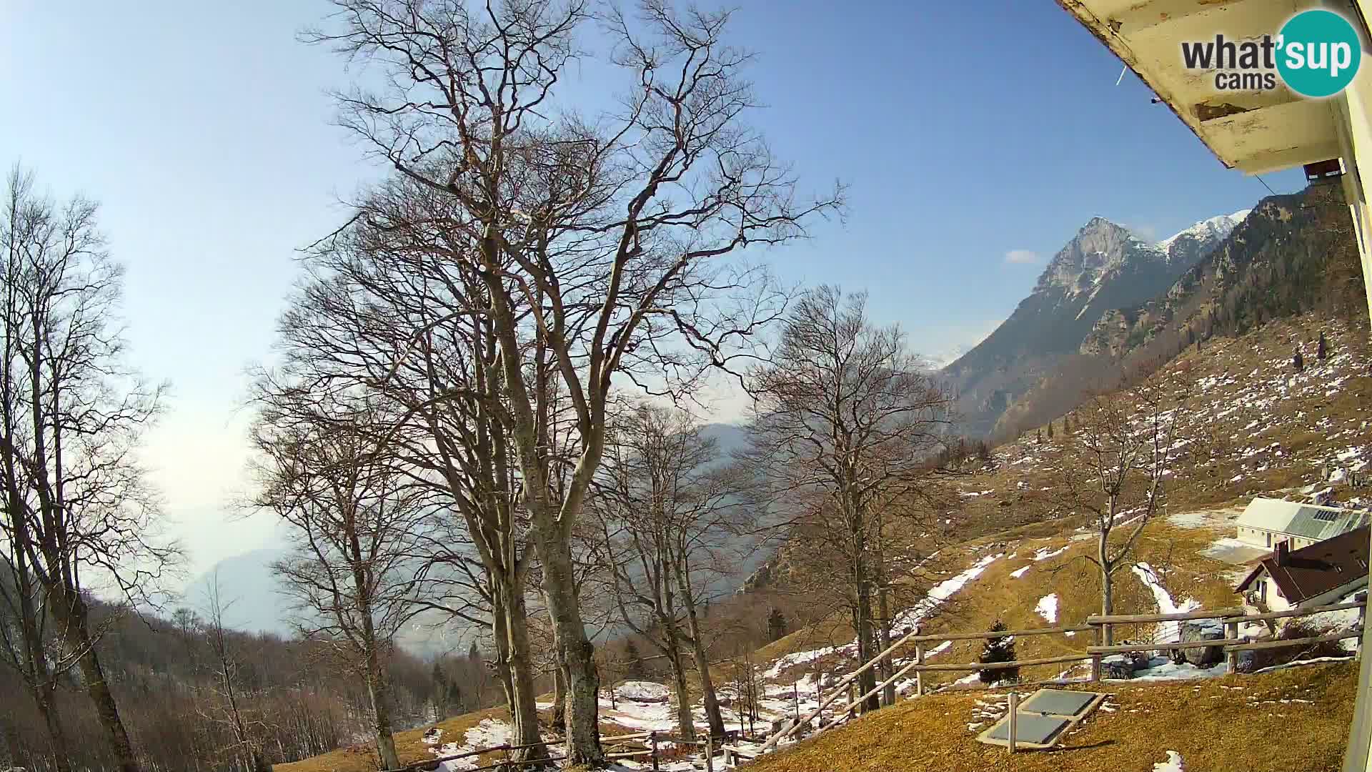 Planina Razor Mountain Hut live cam (1315) | view to Tolminski Migovec