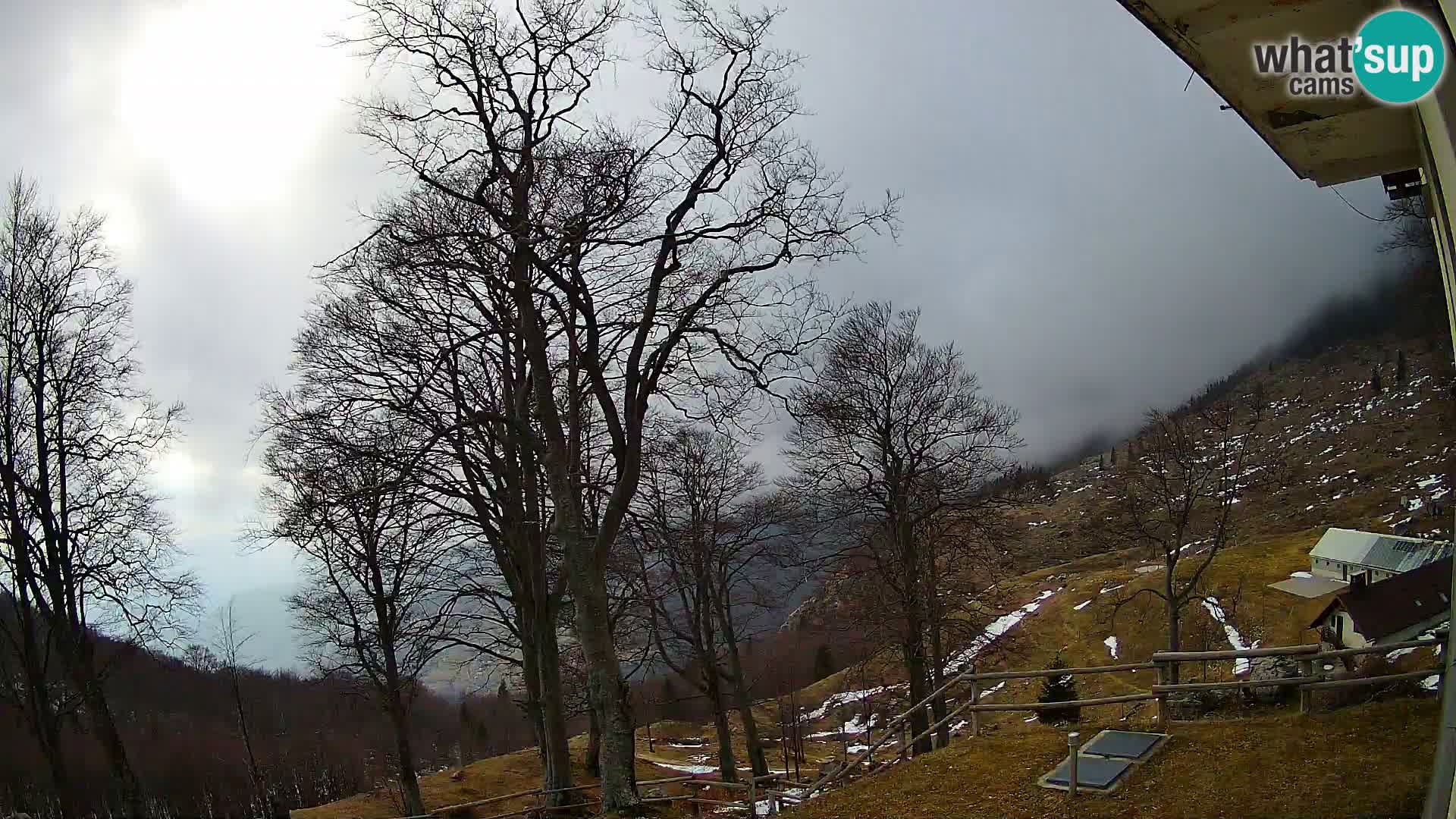 Refuge de la montagne Planina Razor caméra en direct (1315) | vue sur Tolminski Migovec