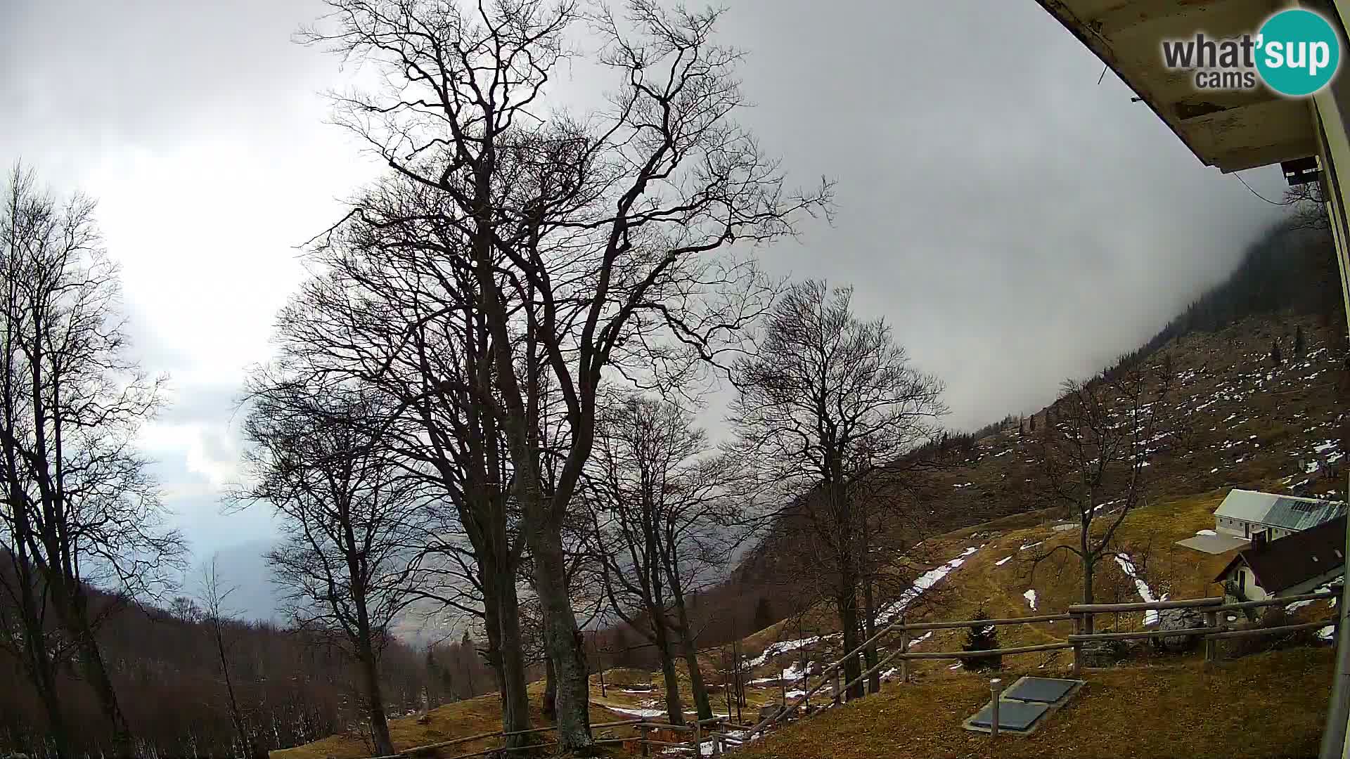 Refuge de la montagne Planina Razor caméra en direct (1315) | vue sur Tolminski Migovec