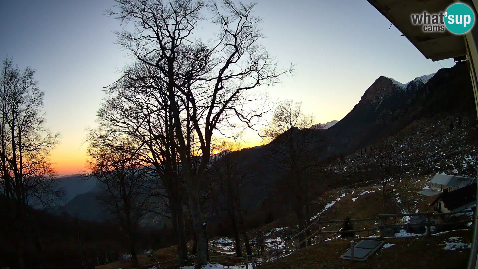 Planina Razor Mountain Hut live cam (1315) | view to Tolminski Migovec