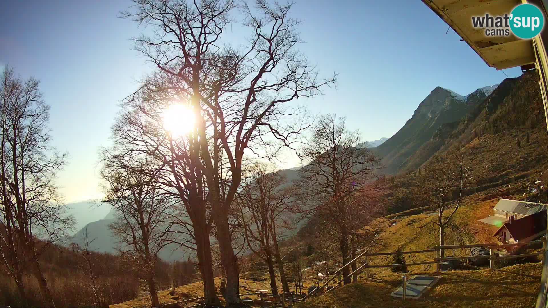 Planina Razor Bergütte Webcam (1315) | Blick auf Tolminski Migovec