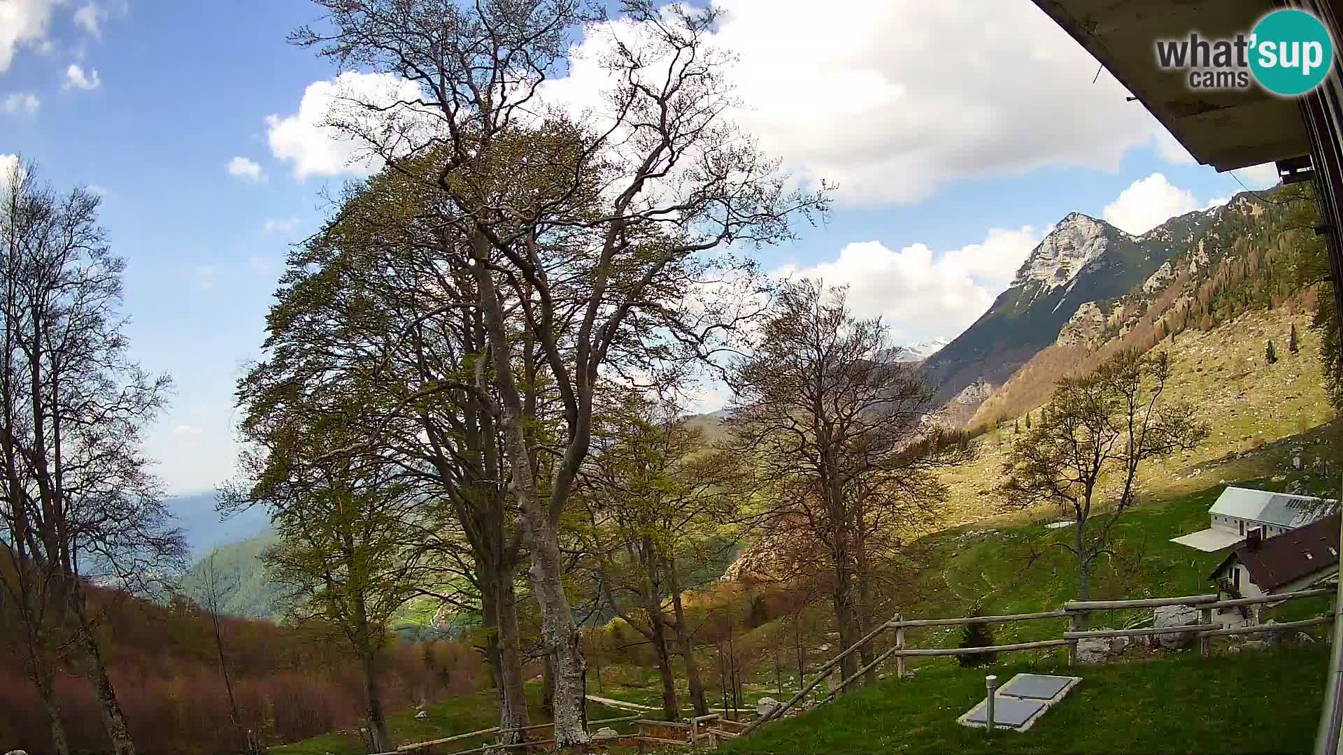 Refuge de la montagne Planina Razor caméra en direct (1315) | vue sur Tolminski Migovec