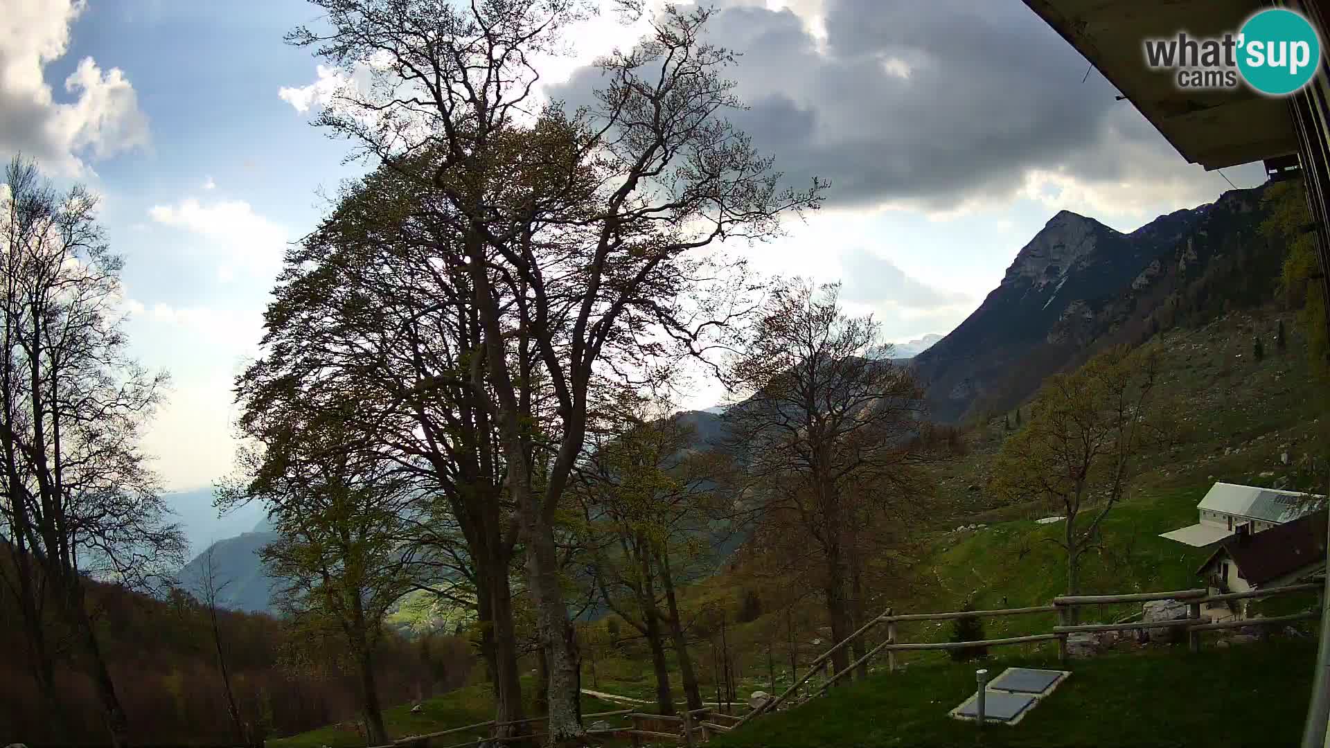 Refuge de la montagne Planina Razor caméra en direct (1315) | vue sur Tolminski Migovec