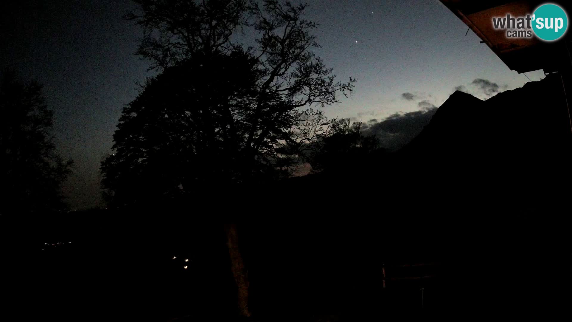 Planina Razor Bergütte Webcam (1315) | Blick auf Tolminski Migovec