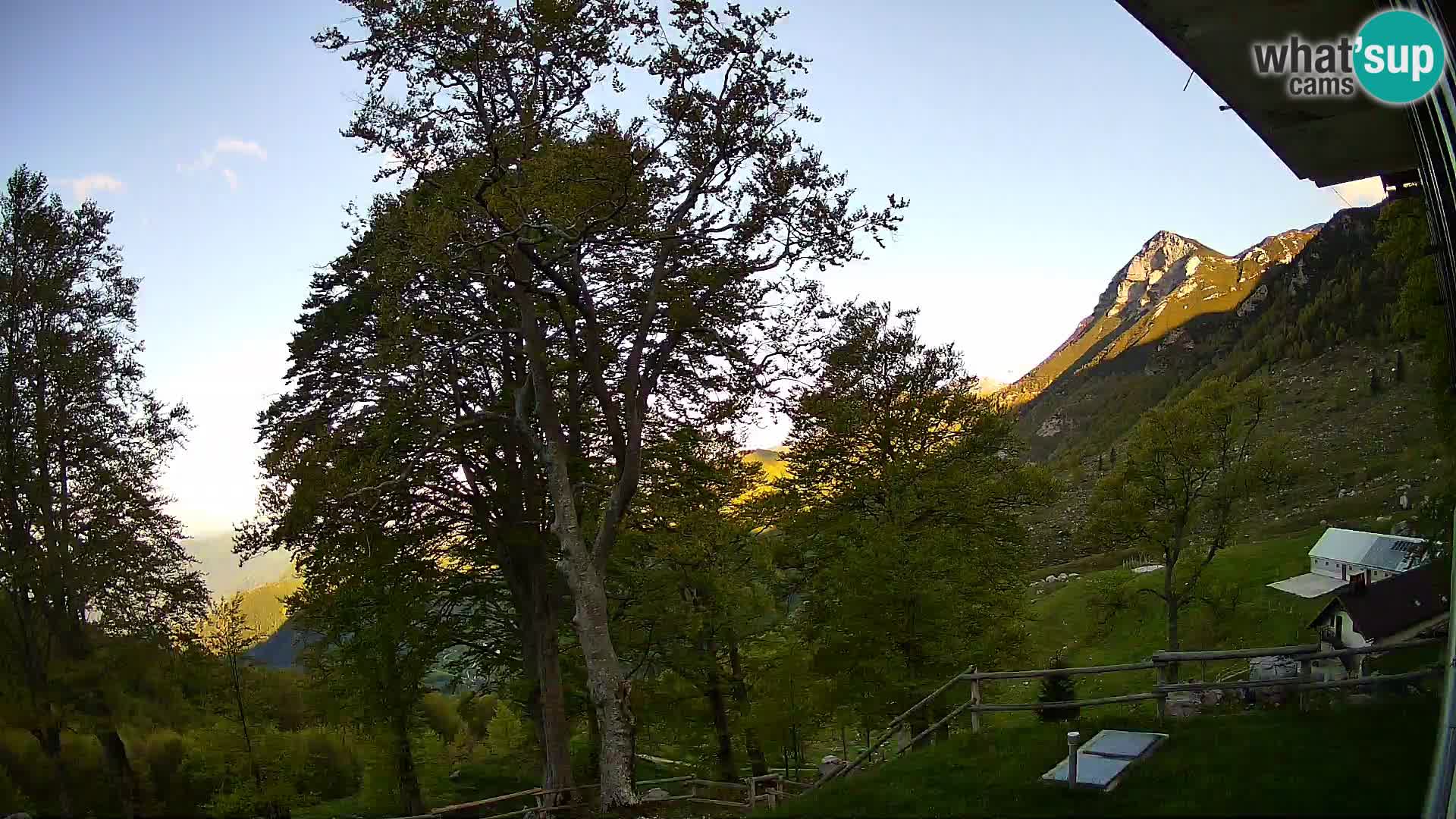 Baita di montagna Planina Razor webcam (1315) | vista su Tolminski Migovec