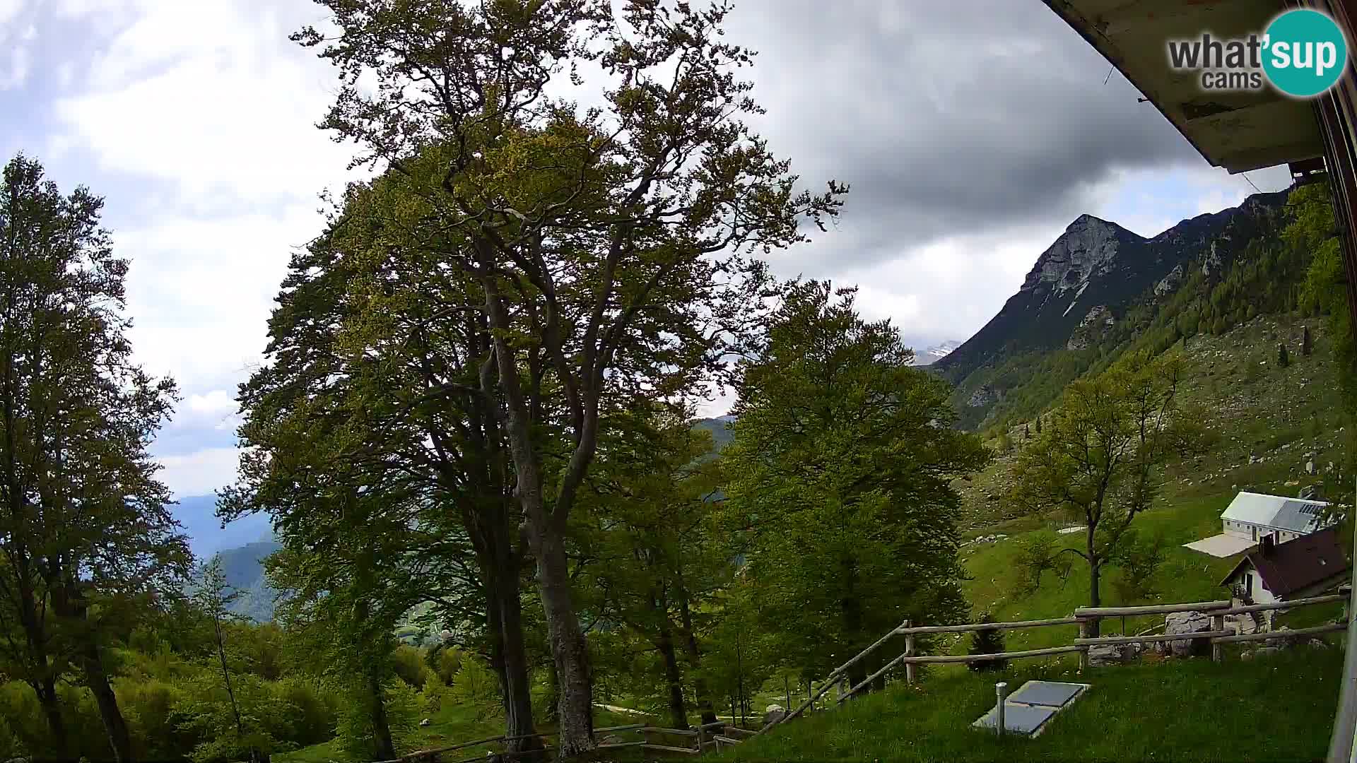 Refuge de la montagne Planina Razor caméra en direct (1315) | vue sur Tolminski Migovec