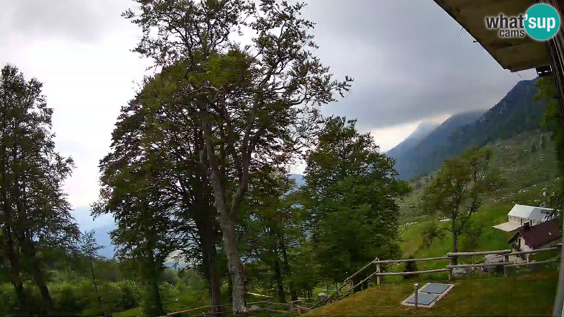 Refuge de la montagne Planina Razor caméra en direct (1315) | vue sur Tolminski Migovec