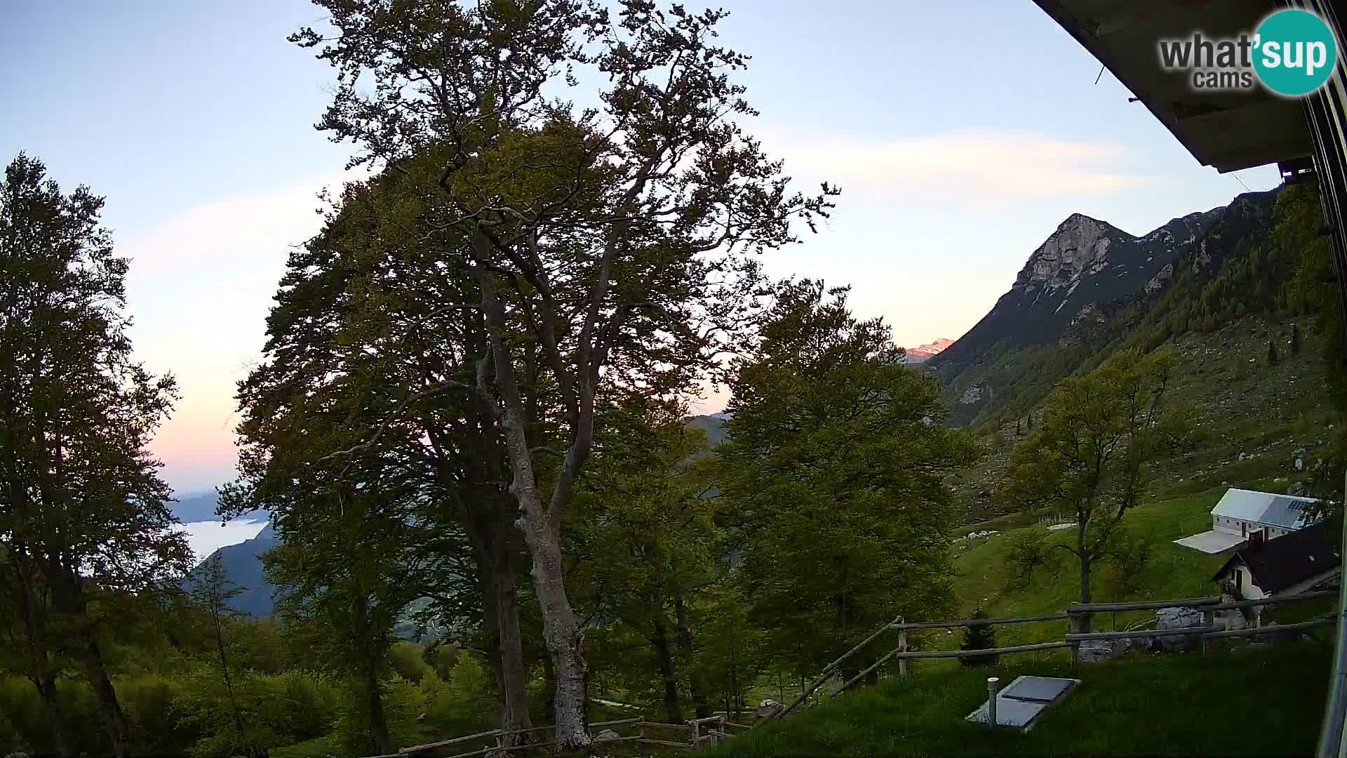 Planina Razor Bergütte Webcam (1315) | Blick auf Tolminski Migovec