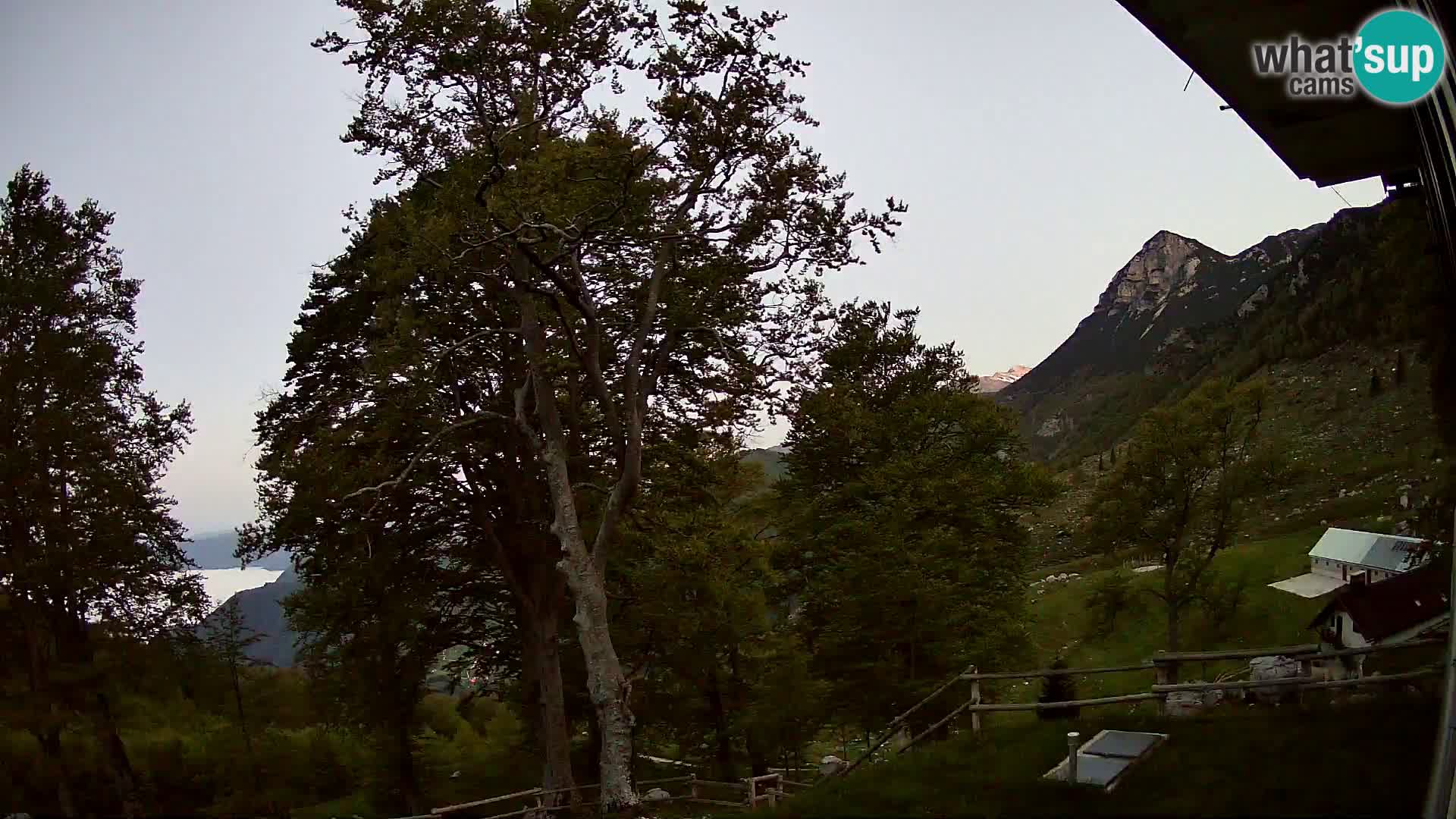 Refuge de la montagne Planina Razor caméra en direct (1315) | vue sur Tolminski Migovec
