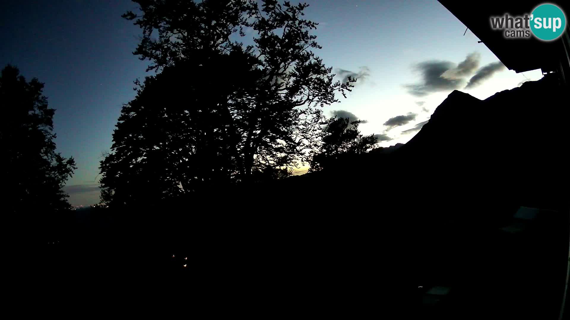 Planina Razor Bergütte Webcam (1315) | Blick auf Tolminski Migovec