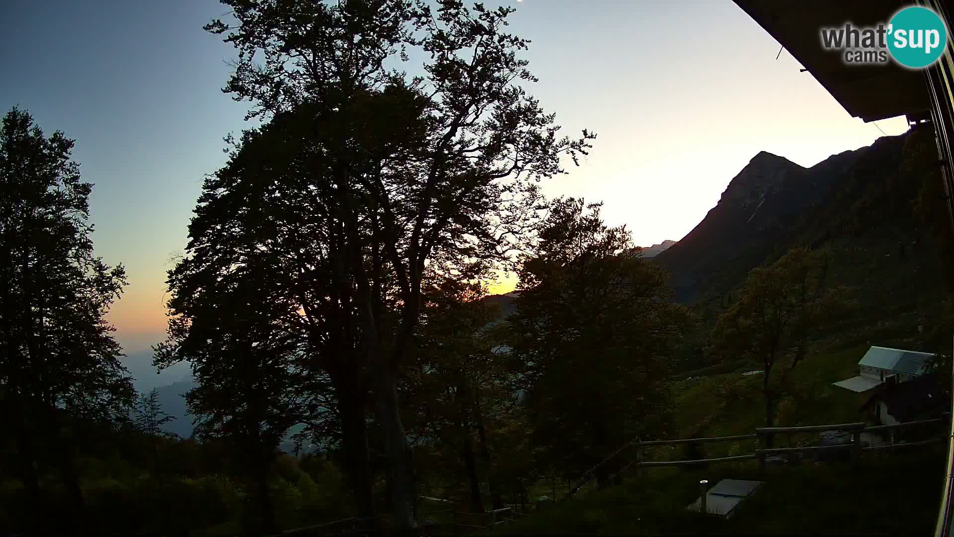 Planina Razor Bergütte Webcam (1315) | Blick auf Tolminski Migovec