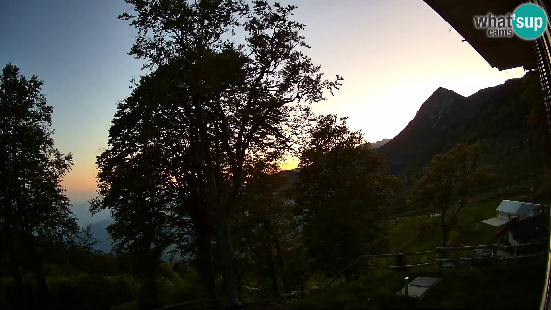 Planina Razor Bergütte Webcam (1315) | Blick auf Tolminski Migovec