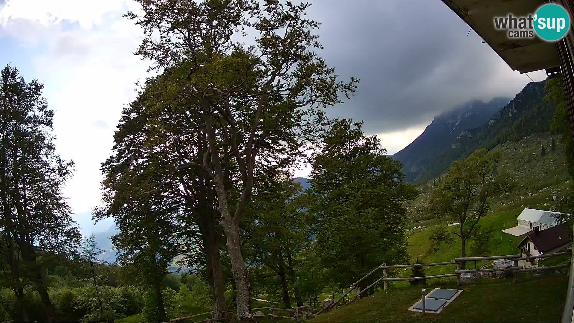 Planina Razor Bergütte Webcam (1315) | Blick auf Tolminski Migovec